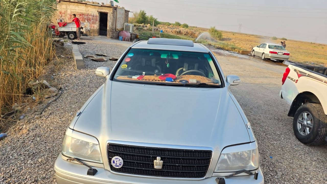 ملكه للبيع موديل 2001اصل مكينه  300 مكفوله كفاله عامه من ضربه ومن شرعيات شرط تحويل مصبوغه للجماليه فقط تدفه تبريد سياره مال جناي  السعر 140 وبيه مجال مكاني  العماره علي الغربي شراي يتصل ‏‪***********‬‏
