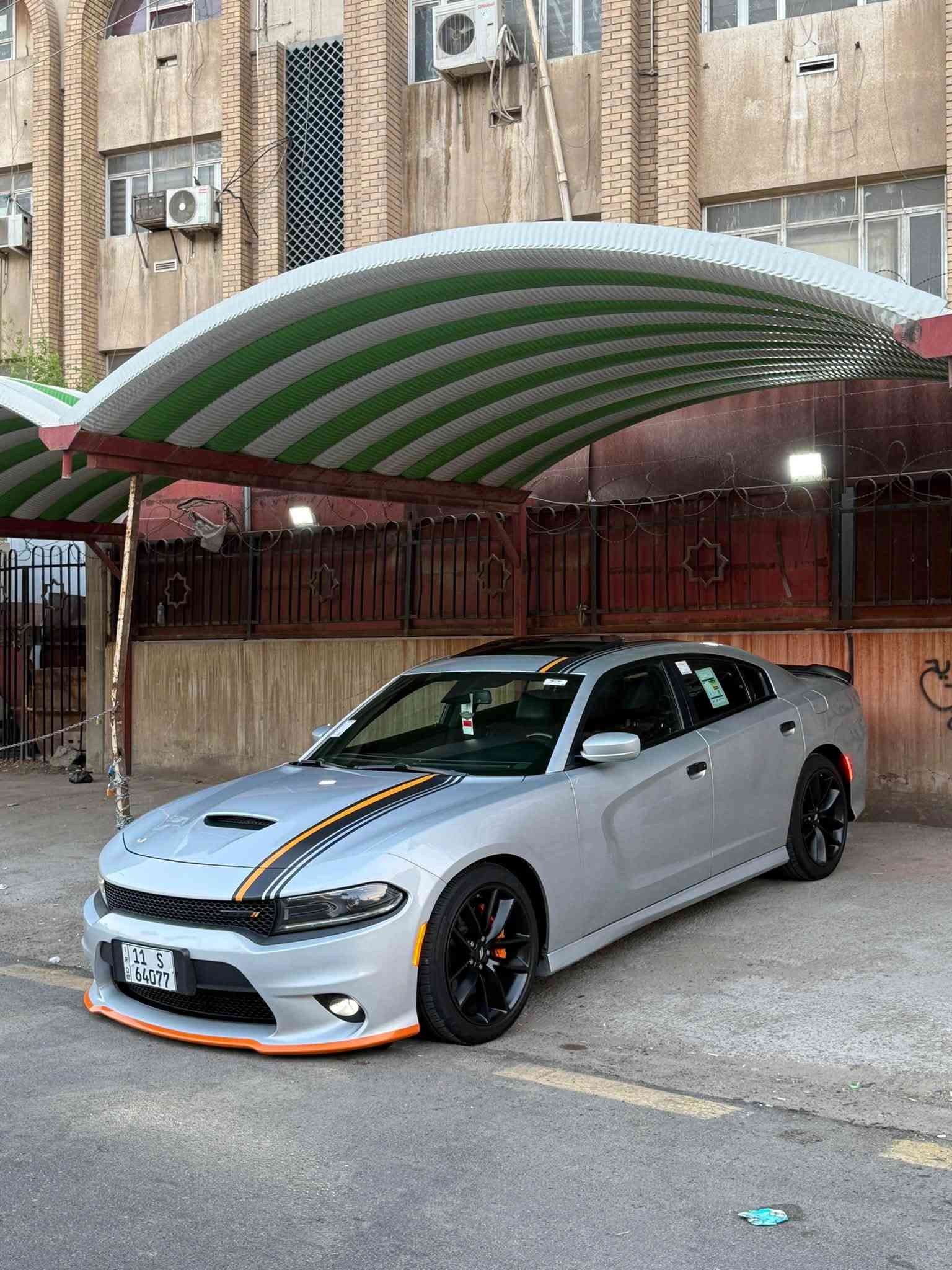 جارجر اورنج ادشن🧡
الموديل :2022. (خليجي) 

العداد : 19 mi   (اخت زيرو) 

(سياره وكاله هارلم ام ضمان 📍)

المحرك : V6 . 3.6L  سياره علا ايدي زيرو 

الضمان : 3 سنوات او 60 الف كيلو متر 

مرقم بغداد كامل بسمي تحويل ثاني يوم 

(السياره مكفوله كفاله عامه ) 

سياره جديده بعده اخت زيرو بمعنى الكلمه 

المواصفات 

 فول الفول 1/1 

المواصفات :

ردار جانبي 

* الواجهة الأمامية SRT. 

* فتحة سقف

* رادار مع مانع تصادم . 

* نقطة عمياء . 

* حساسات امامية . 

* مصابيح امامية زنون مع LED . 

* ويل قياس 20 أنج . 

* حساسات خلفية . 

* شاشه كبيرة مع نظام ملاحة نفكيشن GPS .

* سستم صوت الپاين مع سماعات الباين

* مقصورة الركاب من الجلد الفاخر .  

* مقاعد أمامية كهربائية عدد 2 . 

* ذاكرة لحفظ وضعيات الجلوس (ميموري) . 

* مقاعد أمامية تبريد وتدفئة . 

* مقاعد خلفية تدفئة . 

* تشغيل عن بعد . 

* ستيرن كهربائي . 

* تدفئة ستيرن . 

* محدد سرعة . 

* تلفون بلوتوث . 

* كاميرا خلفية .

* مرايا متحسسة للاضاءة العالية .

* كير شفتر بالستيرن . 

* دخول ذكي (بصمة) .

رقمي *********** 

(مكاني بغداد ) كرادة 

السعر مناسب 🤍

