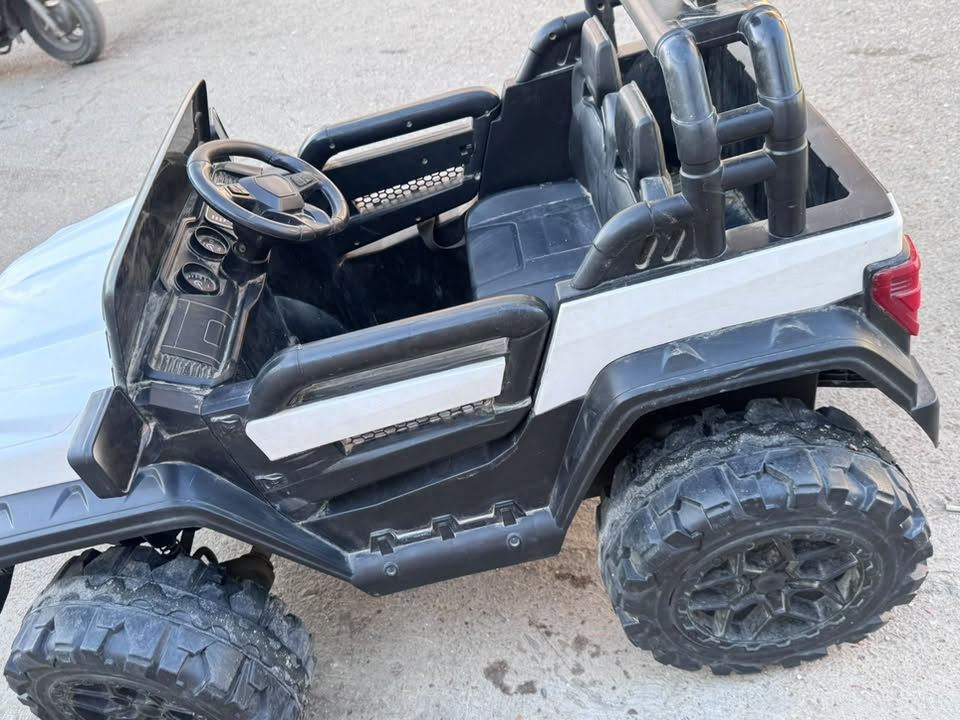 سياره اطفال للبيع بعدها جديده قبل 3اشهر اشتريتها اريد أبيعها لغرض تغيير البيت اشتريتها ب 200و اريد ابيعها ب 120 للاستفسار ***********
