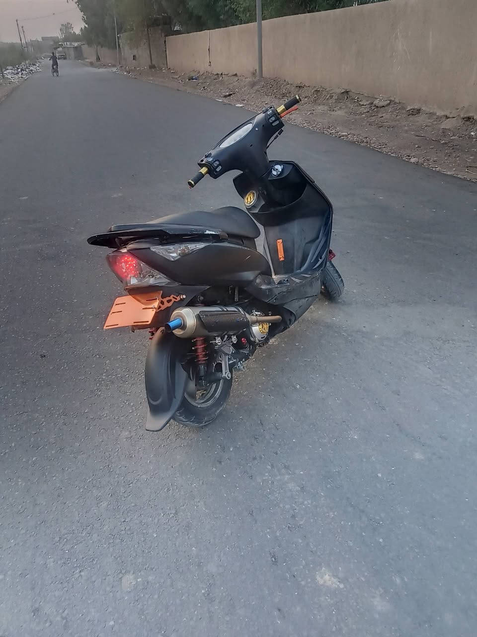 سلام عليكم للبيع GTR.ثعلب
دراجه جاهزه كهربائيات كله شغاله  بيه تزويد خفيف.

مكينه 58 ونص شلعه ومعدل طيران.

كلجات رياضي.

صالنصه بوري عدل او تريد الصالنصه البلاديه.

لايت زنون .

 كابريتر عكس رياضي

يدات بريك رياضي.

قبق فلاوين رياضي.

قاعدة رقم رياضي.

سلف رياضي.

دراجه مال جناي مكاني مدينه الصدر.

ه‍ ***********. متوفر واتساب.
