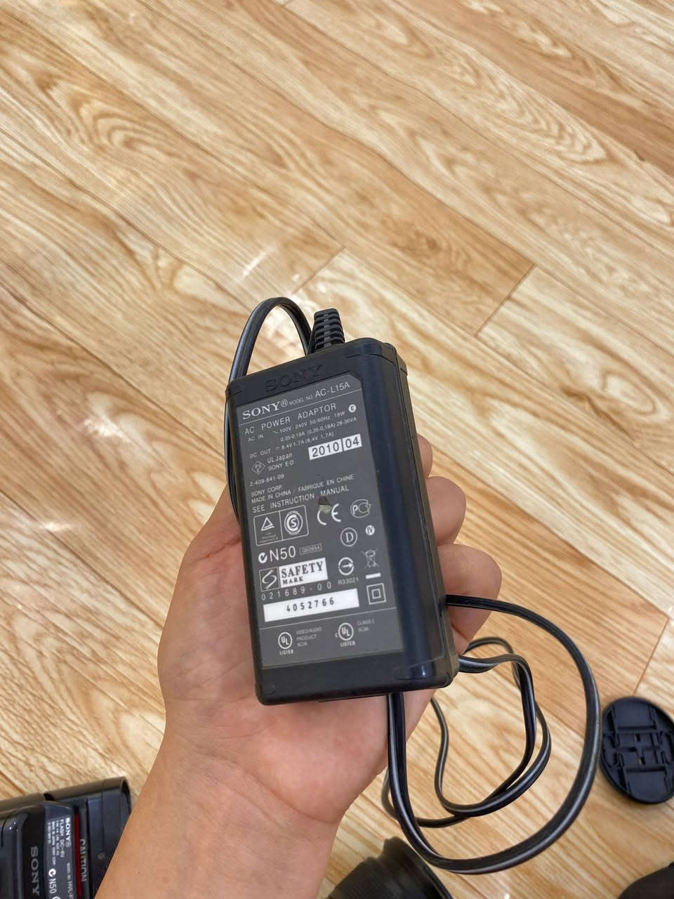كامرة سوني
سايبر شوت R1 , بدقة صور 10.3 ميكا بكسل و شاشة دوازة ، فديو و صورة ، عدسة كارل سايز زوم 5 مرات 
للي ما يعرفها دقتها عالية جدا تفوق كامرات الاجهزة 
سعر 250
*********** واتساب
