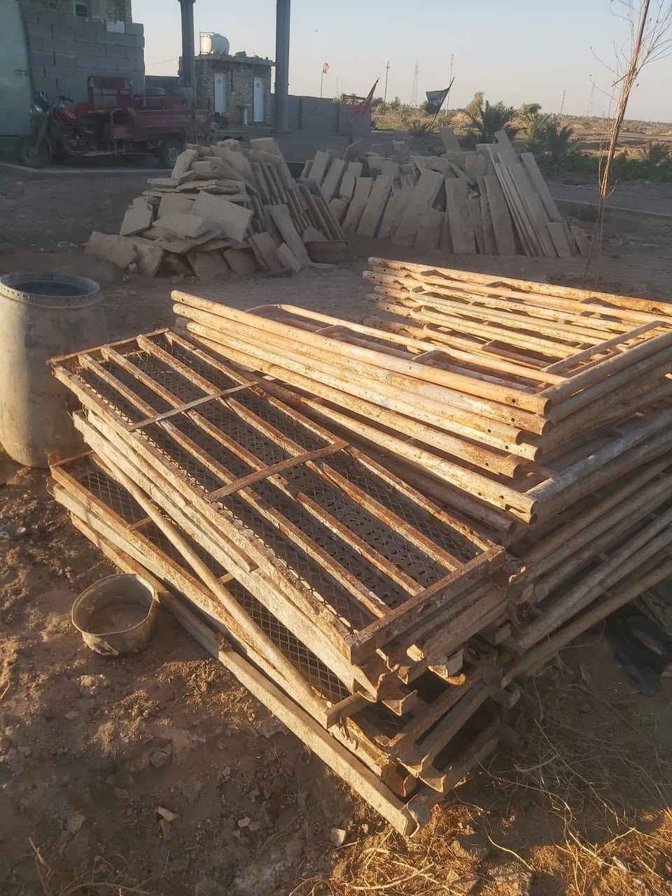 سلام عليكمم سكله العدد 20قياس170×120نضيفه  12قفص جاهزات والبقيه عوزهن مگاصه وحديده  مابيع مفرد السعر30وبيهن مجال عنوان ميسان  تصال ***********مكلف بلنشر
