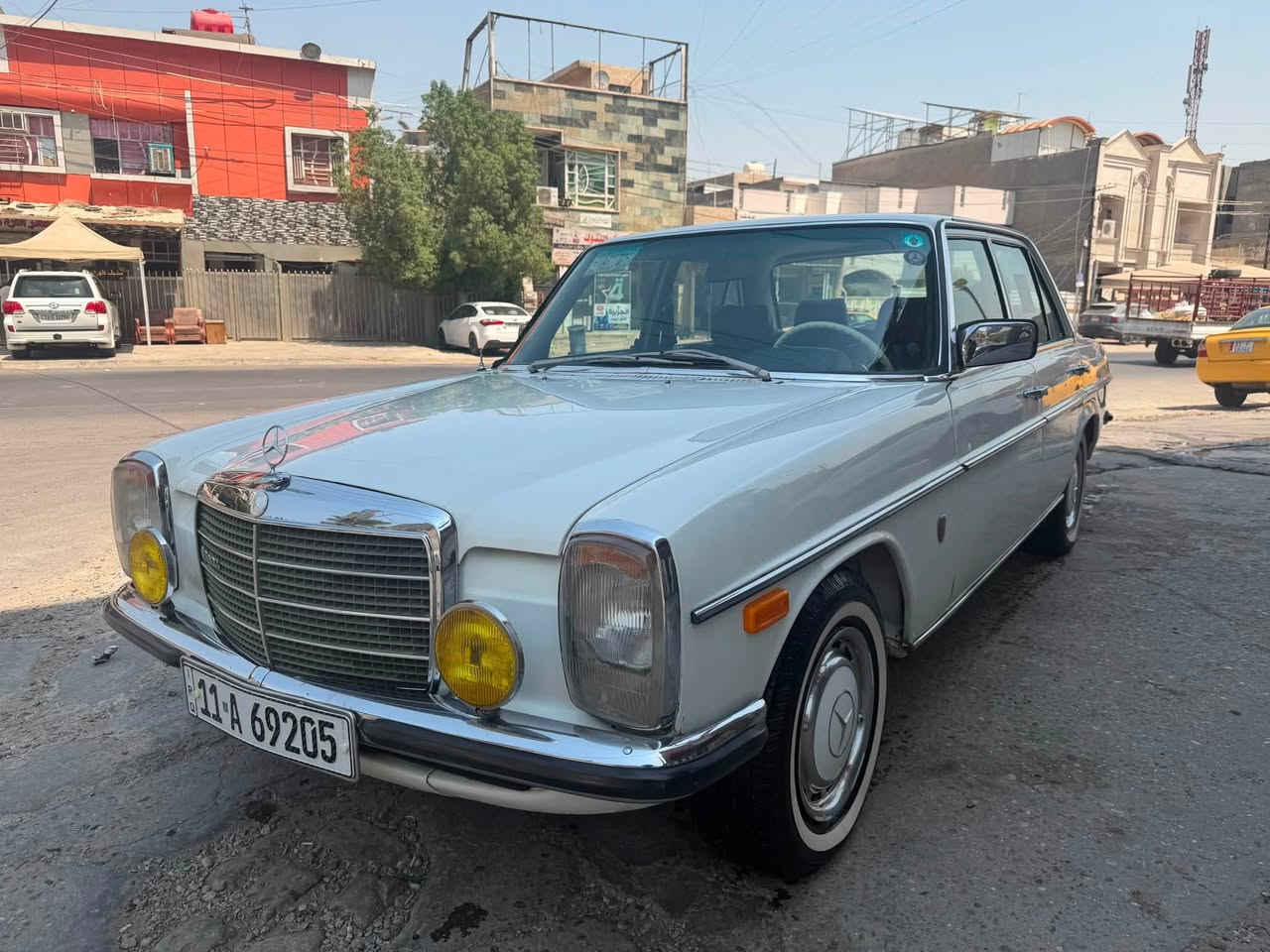السلام عليكم حبايب
السياره للبيع موديل 1975
رقم بغداد 
السياره جديده وكامله 
مصبوغه للجماليه كير مكينه بلاديه كير عادي تبريد باور السياره جاهزه اي استفسار اتصل على الرقم ***********
السعر ب٧٠ وبيه مجال مكاني السياره بغداد
