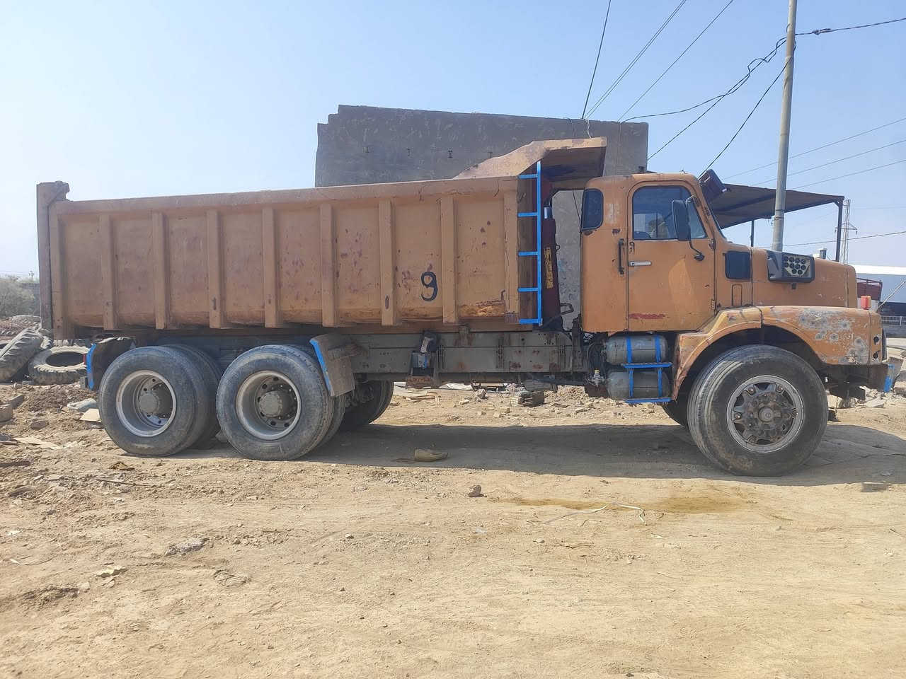 السلام عليكم 
فالفو موديل 81 محرك n10 عالسحگ گير 4×4 دگمتين كلچ جديد مجموعه فراشه تخم ويل صاج رقم جديد إلى 28 سياره تحويل مباشر
للبيع فقط
***********
