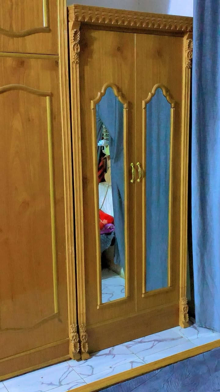 غرفة صاج عراقي تسكام درجة أولى للبيع مليون وربع مفصليها ب3 مابيها اي ضرر فقط المراية مكان بغداد سبع قصور 
للاستفسار ‭***********
