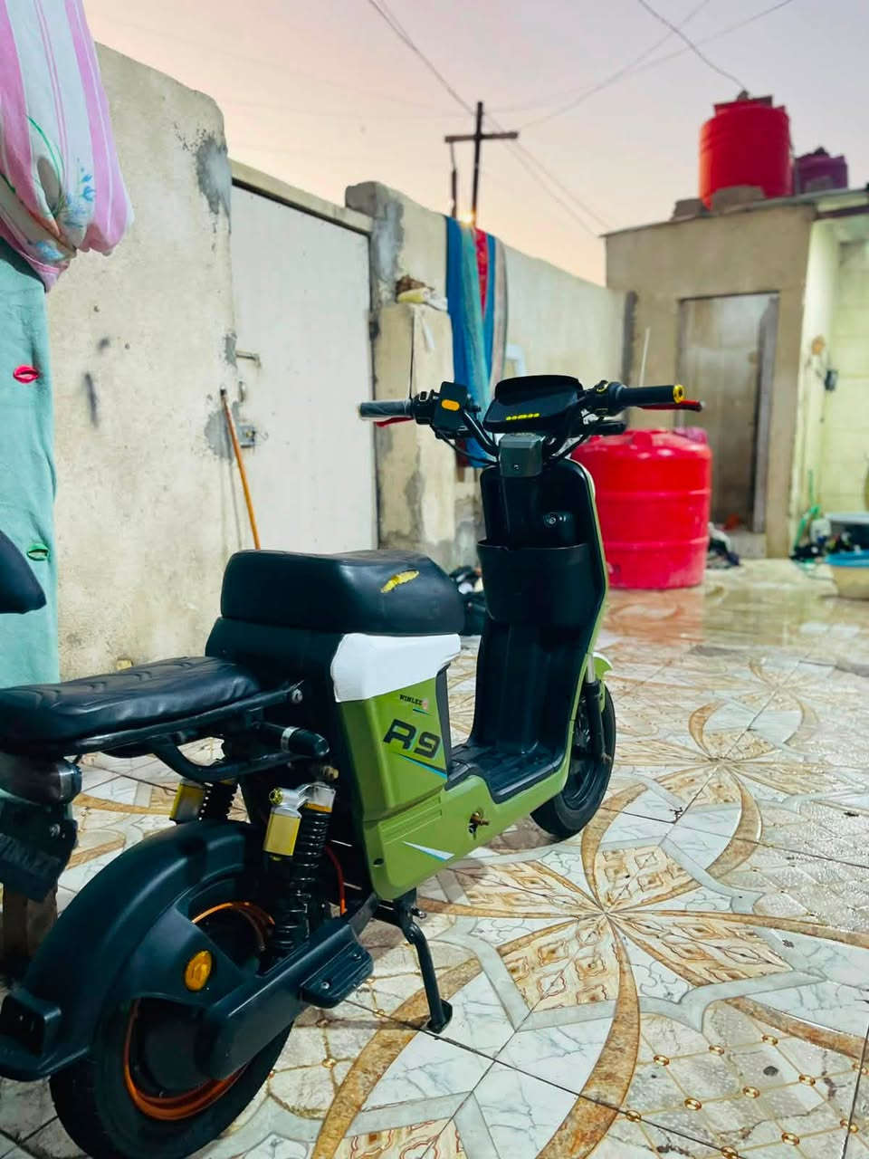 سلام عليكم دراجه R9 بعدهي جديده بيها صوت فقط ب فج مال بريك وره كامله مانقصها اي شي عنوان البصره حيانيه (***********) رقمي سعرها خاص
