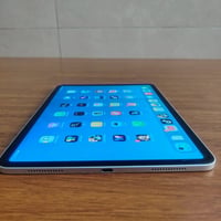 :ايباد 11برو M2 شراي فقط يعلق يجي خاص الي يكعد يتفلسف ويعلق عذرني ارد ...