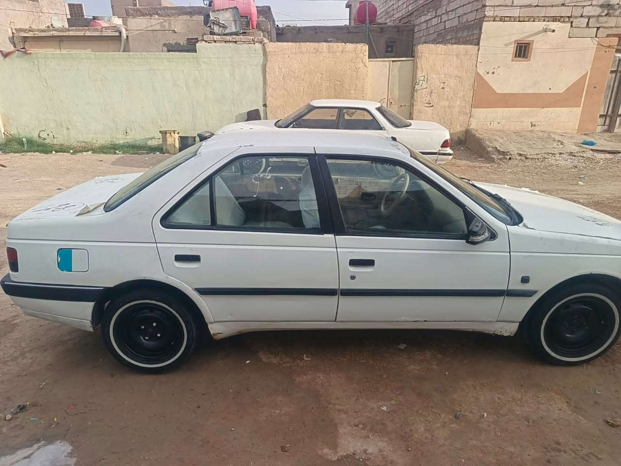 بيجو 405 • ٢٠٠٩ • قرب المطار