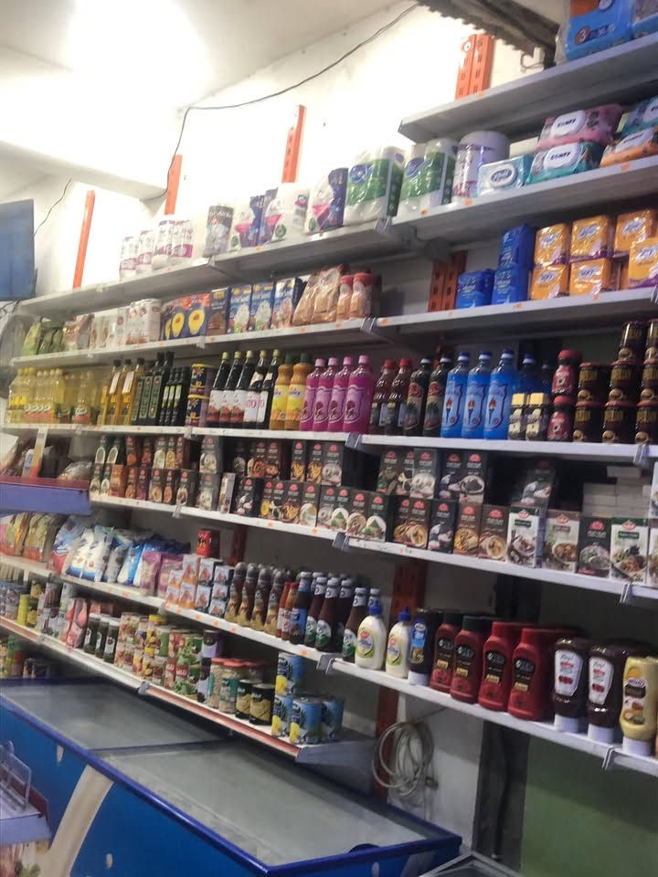 اسواق للبيع في الحرية
تحتوي على سبلت كنتوري Tosot جديد 
و مبرده جديده الاستعمال 
وكاميرات حديثه + شاشة LG 
ونظام سستم بيع ( باركود ) + لابتوب hp حديث الاستعمال 
و 3 مجمدات 
و 10 عارضات 
اضافة الى المسواگ 

شغلها خير من الله الحمدلله 

للاستفسار / *********** واتساب
