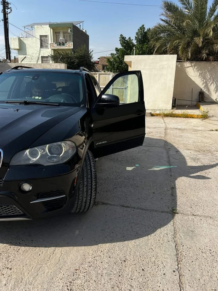 السلام عليكم ورحمة الله وبركاته 
من بعد اذن الادمن والاخوة المحترمون 

للبيع فقط فقط فقط (E70 X5)
موديل 2013 اصل رقم بغداد 
وارد مكفولة كافلة عامة بدون ضرر/صبغ
ماشية 66 الف حقيقي قابلة للزيادة 
فول مواصفات والسيارة كدامك الشراي يجي ويشلع العيون مستعجل على البيع 

جماعة الاتصالات والعملة 
اصحاب الستيرن اليمنة القيادة الذاتية للنساء 
اصحاب مرتي تخربطت وابني وكع وتعلك العالم بحلالها خلي فلوسك عندك واكعد 🤫

السعر 140 ورقة بيها مجال للشراي 
مكان السيارة بغداد / حي القاهرة 
***********
