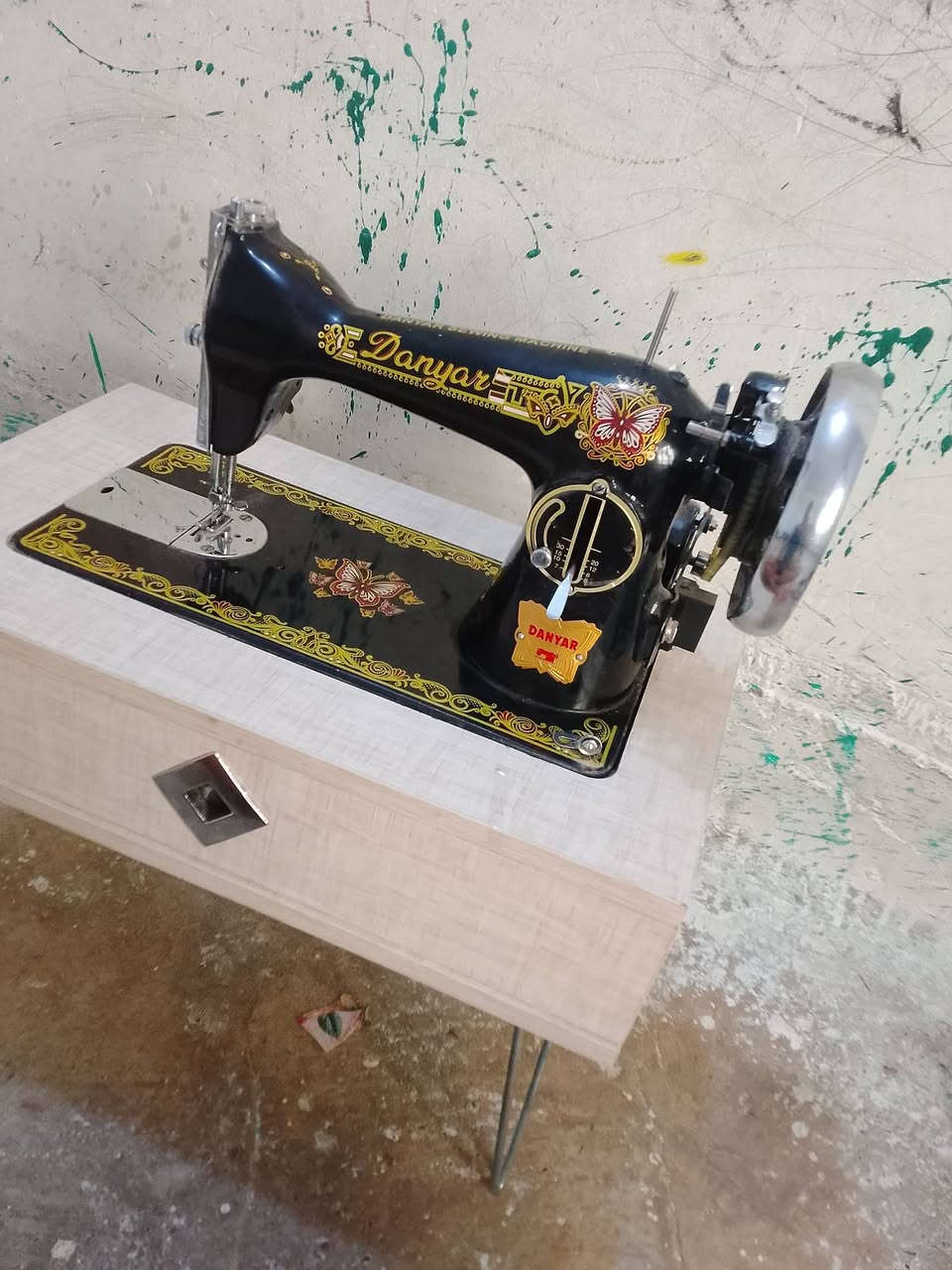 مبرده شماليه اخت الجديده سعر 75 الف مكينة خياطه جديده بعدها مستغلة فقط فحص 75 الف ***********
