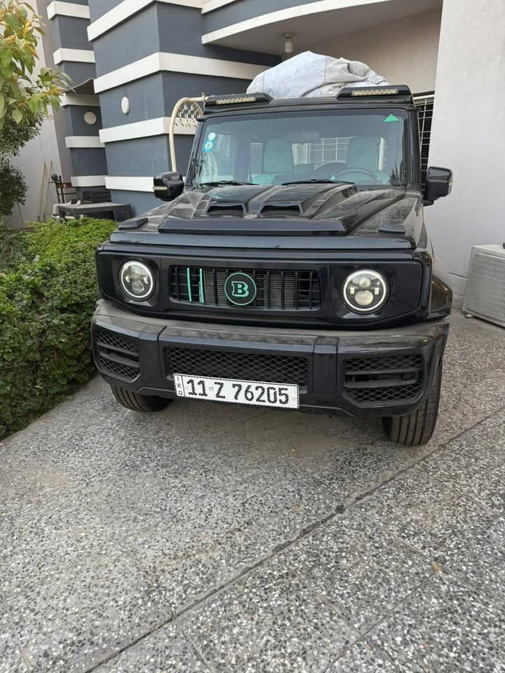 سوزكي جمني للبيع موديل 2025 بتعديل بلادي مثل الجي  كلاس برابوس يعني السيارة زيرو هذا تعديل وماشية الف وشوية السعر ب182 ورقة والسيارة بأسمي وهذا رقمي ***********
