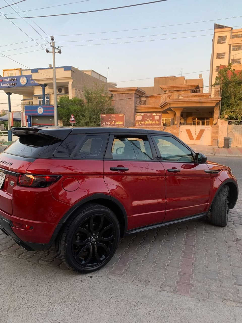 کۆد #325
Range Rover Evogue 2015
شەریکە سەردار
دوو جێگای تەعدیل بێ سبوغ 
بێ ژورێ بێ ئێڕباگ 
مەکینەی V4 ی ٢٠ ی تۆربۆ 
رەقەم هەولێر سەنەوی کۆن 
٥٤ هەزار میل رۆیشتییە 
مواسفات فول
سەیارەکە نموونەیە لە جوانی ،ماڵی دۆستە
سعر / 145 وەرقە
شوێن / هەولێر
*********** واتساب
*********** واتساب أربيل, العراق
