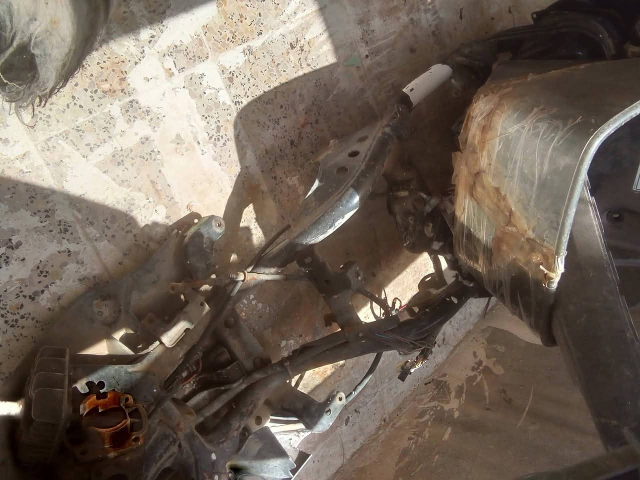 اخوان عندي شاصي مال بزون  بي غراضو بس يعوزو محرك شرك نقطه لحيم ما بي ضفيره كاملا  كشن جديد السعر 40 التواصل *********** فقط واتساب متواجد

