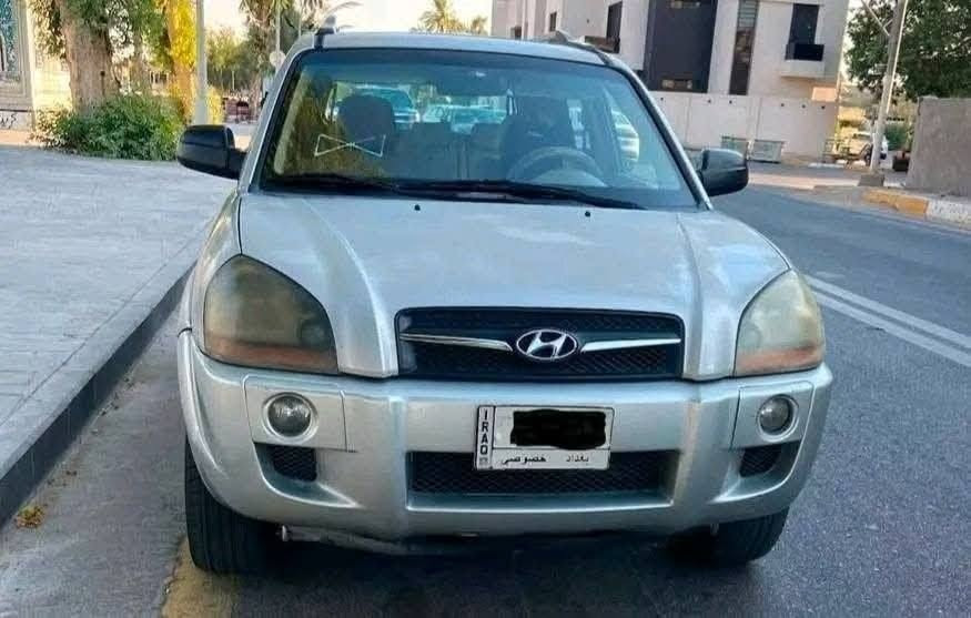 سياره نظيفه وخليجي بدون قطرة صبغ
ماشية 159 الف حقيقي 
هيونداي توسان 2009 خليجي 
محرك 2000 
بيها فتحة سقف 
المحرك والگير مكفول ومابيها اي صبغ 
مكان السيارة بغداد / جكوك 
للاستفسار ***********
