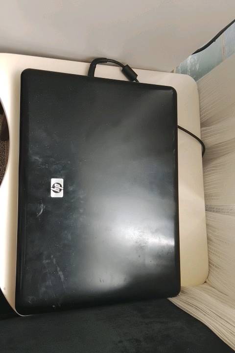لابتوب hp نضيف بي اربع منافذ يو اي اس بي و بي مكانه 📀 DVD  وبي منافذ بعد ما أعرف اسم بل صور مبين يريد بس بطاريه يشتغل على المحول هماتا ذاكرة مكتوبة 122.128 يشتغل على وندوز 7 سعر 75 وبي مجال بسيط لايوجد توصيل مكاني كركوك يوجد مراوس معا تابليت
