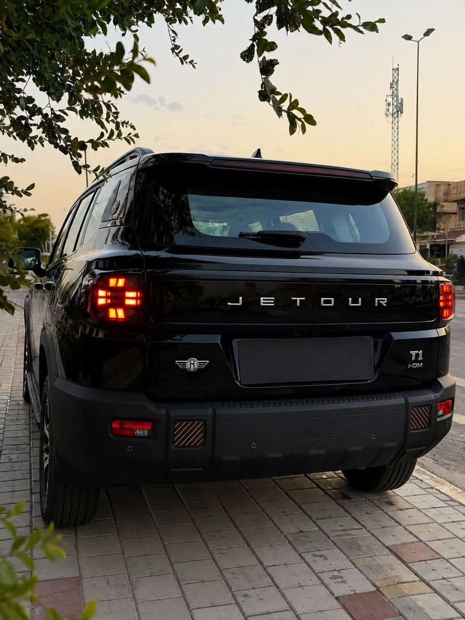 🚙 للبيع | جيتور T1 Plug-in Hybrid (PHEV)
رقم مميز 
✅ المحرك: 1.5 تيربو + محرك كهربائي
✅ النظام: هايبرد قابل للشحن (Plug-in Hybrid)
✅ القوة: 204 حصان (المحرك الكهربائي)
✅ البطارية: 26.7 كيلوواط/ساعة
✅ القير: أوتوماتيك DHT
✅ شحن سريع خلال حوالي 30 دقيقة (30%–80%)
✅ شاشة وسطية كبيرة + عدادات رقمية
✅ كاميرات 360°
✅ فتحة بانوراما (حسب الفئة)
✅ تشغيل بصمة + دخول ذكي
✅ شحن لاسلكي للهاتف
✅ أنظمة أمان متطورة (ADAS)
✅ رحابة داخلية وصندوق أمتعة واسع
زيرو 0️⃣ 
📍 السيارة بحالة ممتازة وجاهزة للفحص.
💰 السعر:(45 ونص  مليون وبيها مجال )
📞 للاستفسار: *********** .
