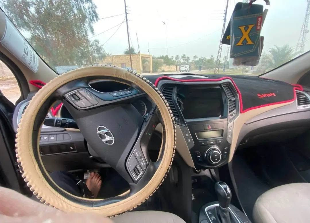 السلام عليكم
للبيع فقط هونداي سنتافي 
2016/ 
خليجي مكينة v6
7 راكب 
فتحة سقف بنوراما 
مكينة وكير كفالة شرط
السيارة بأسمي 
السعر 138 وبيها مجال 
للأستفسار : 780 044 0271
متواجد واتساب
