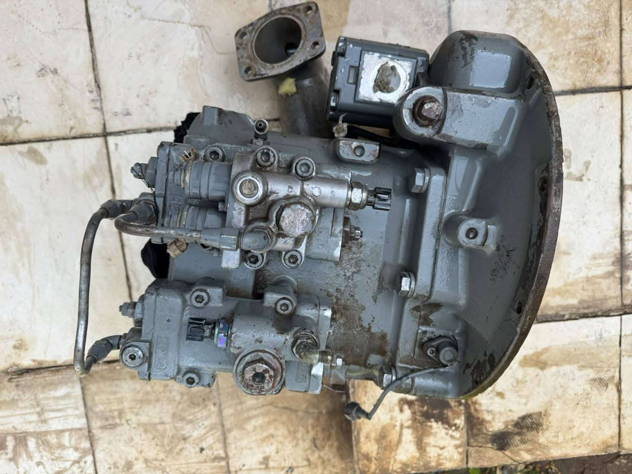 مضخة هيتاشي ZX200 • حفارة هيتاشي 180 • دنموات Z3 بلدي