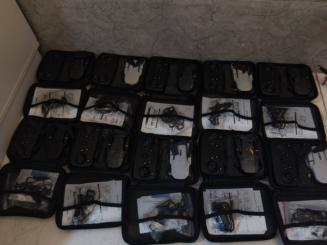 يتوفر درونات E88برو/ E99👈🏻🖤🤍. تعليمي سعر 25+  L900 برو حترافي الون🧡🟧 السعر 75 مع التوصيل للحجز متواجد خاص او واتساب ***********
