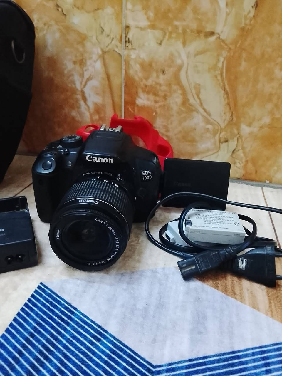 نيكون 700D • عدسة 18/55 • 3 بطاريات