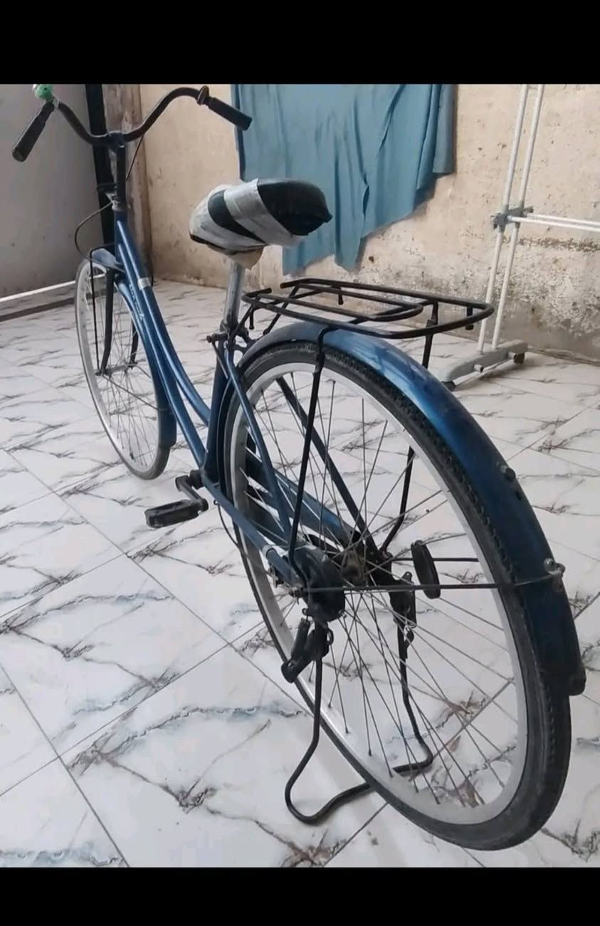 سلام عليكم بايسكل ياباني للبيع
لون ازرق
بريك خلفي فقط ولا يوجد امامي
ملاحظات الكشن شويه تعبانه وبيه كلوب شغال ويمشي وماكو اي عطل بيه
السعر 70 وبيه مجال بسيط للطيبين 
مكان الثوره رقم تواصل *********** واني خادم
