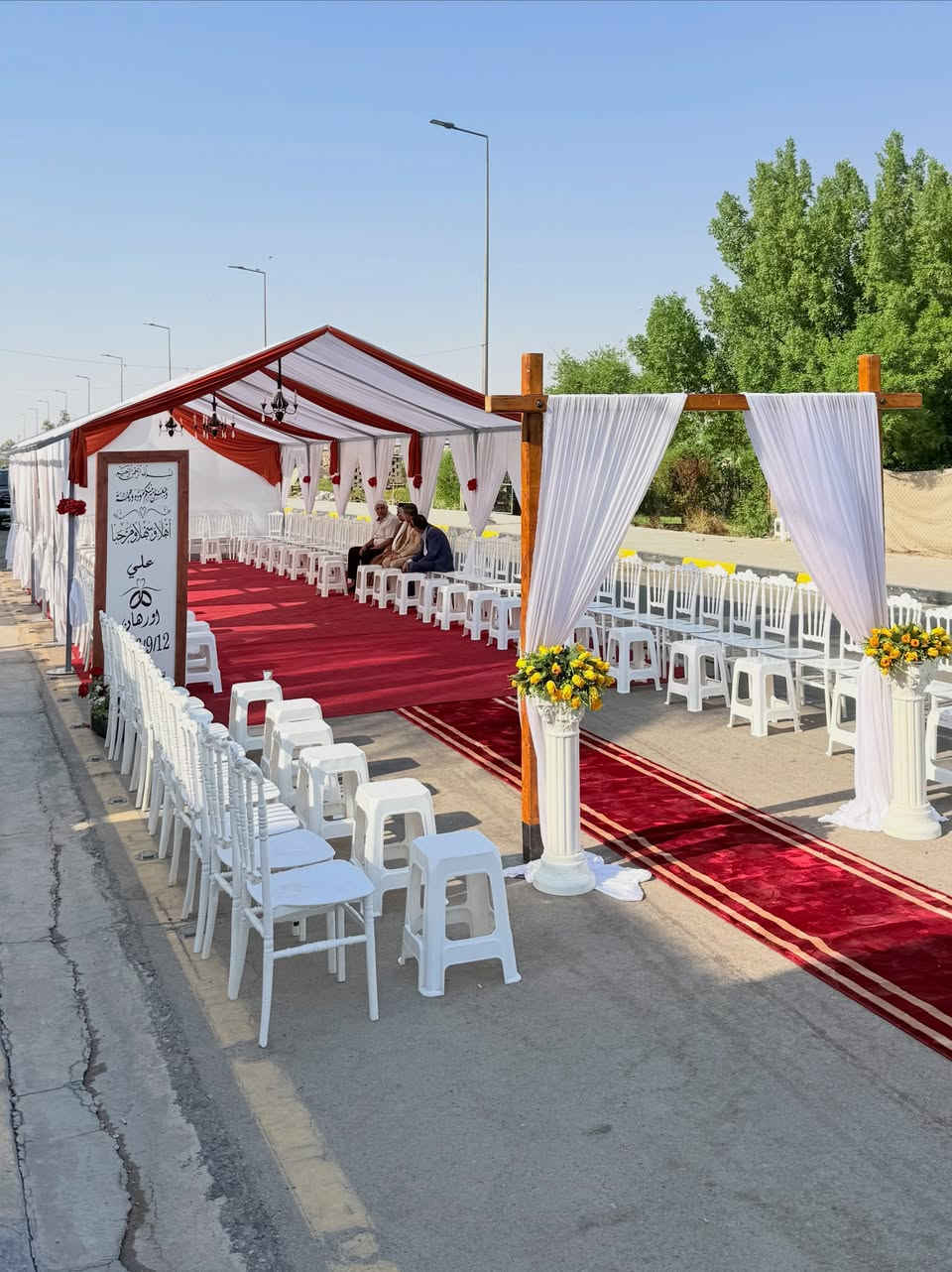 بيتك زغير وحاير بالمشية ؟
لتهتم 👍🏻

"خيمة الرواق " موجودة عندك 
 وراح توصلك وين ما تكون .. 

📞 ***********
📍واسـط - العزيزيـة
الرواق لتجهيز الأعراس و المناسبات 

#خطوبة #جادر #عرس #زفاف #العزيزية

