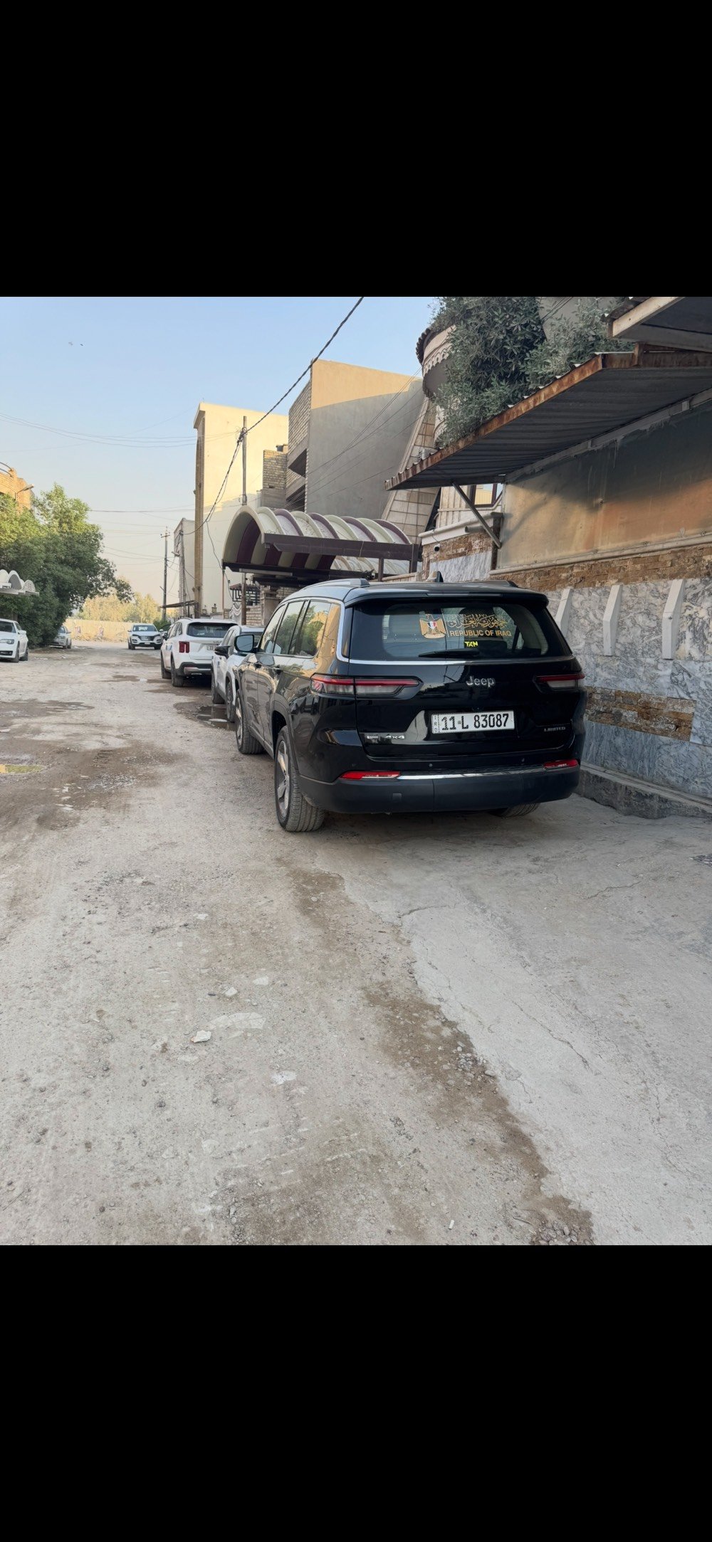 جيب الشكل الجديد اسود خليجي وكاله هارلم 

الموديل: 2021 لمتدد فول مواصفات بانوراما 
7 راكب 
ماشيه 45 الف ميل 
المواصفات:
* نظام دفع رباعي 4X4 متطور
* فتحة سقف بانوراما
* الصندوق كهربائي بخاصية البصمة
* ويل ألمنيوم قياس 20 انج
* شاشة التحكم الرئيسية لمس بنظام Uconnect 5 بقياس 10.1 انج مع نظام ملاحة
* شاشة القيادة الرقمية بقياس 10.25 انج
* رادار تفاعلي مع خاصية التوقف والانطلاق
* تحذير النقطة العمياء
* تحذير الخروج عن المسار
* نظام المحافظة على البقاء في المسار
* خاصية المساعدة على التوجيه في التقاطعات لتفادي الحوادث
* حساسات أمامية وخلفية
* المرآة الداخلية مزودة بشاشة لعرض الكاميرا الخلفية
* نظام مانع تصادم خلفي
* نظام القيادة شبه الذاتية
* المقاعد الأمامية مبردة ومدفأة
* المقاعد الخلفية مدفأة
* مقعد السائق والراكب كهربائي
* مقعد السائق ذاكرة
* نظام آبل كاربلاي و أندرويد أوتو لاسلكي
* نظام صوتي فاخر 9 سماعات من ALPINE
* دخول ذكي (بصمة)
* نظام التشغيل عن بعد
* مصابيح أمامية أوتوماتيكية مع مصابيح نهارية وكشافات ضباب LED
* نظام التحكم التلقائي في الضوء العالي
* مساحات زجاج أمامي حساسة للمطر
* شاحن هاتف لاسلكي
* أنماط قيادة متعددة رياضية والطرق الوعرة
* وسائد هوائية أمامية متعددة المراحل ووسائد هوائية جانبية ووسائد هوائية أمامية وخلفية
* نظام التحكم الإلكتروني بالثبات
سياره جديده ونظيفه محرك جديد مصارلي كم يوم من شديته 

سياره مكفوله ماعدى بارد بالبيبان الخلفيه 
مكاني بغداد 
السعر 288 وبيها مجال 
رقم الهاتف ***********