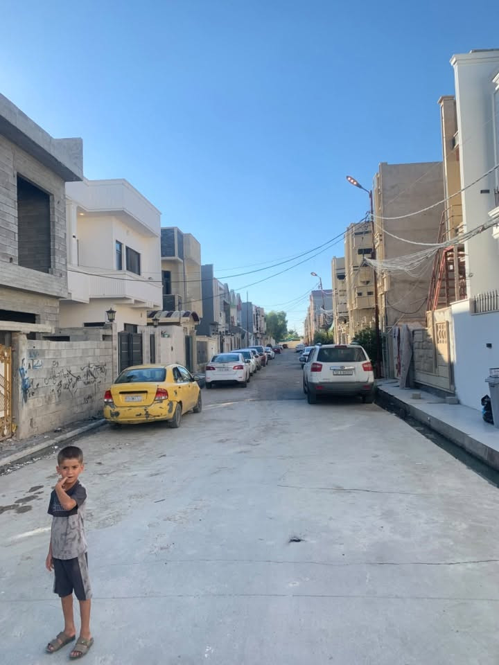 🏡 دار للبيع | حي ملايين الأولى

📍 الموقع: الفرع شيخ أحمد الغانم
📐 المساحة: 150 م²
📏 الواجهة: 7.5 م

✨ تفاصيل الدار:

🔹 الطابق الأول:
• غرفتين نوم، وحدة منها سويت
• هول واستقبال
• صحيات
• حمام

🔹 الطابق الثاني:
• 4 غرف نوم
• صحيات
• بيتونة
• سطح مكسو بالكاشي

⭐ دار بمساحة ممتازة وتوزيع عملي، مناسبة للسكن العائلي.

📞 للاستفسار ومعرفة التفاصيل:
***********
***********

مكتب أرض الملايين للعقار — خيارات عقارية مميزة تستحق الزيارة.
