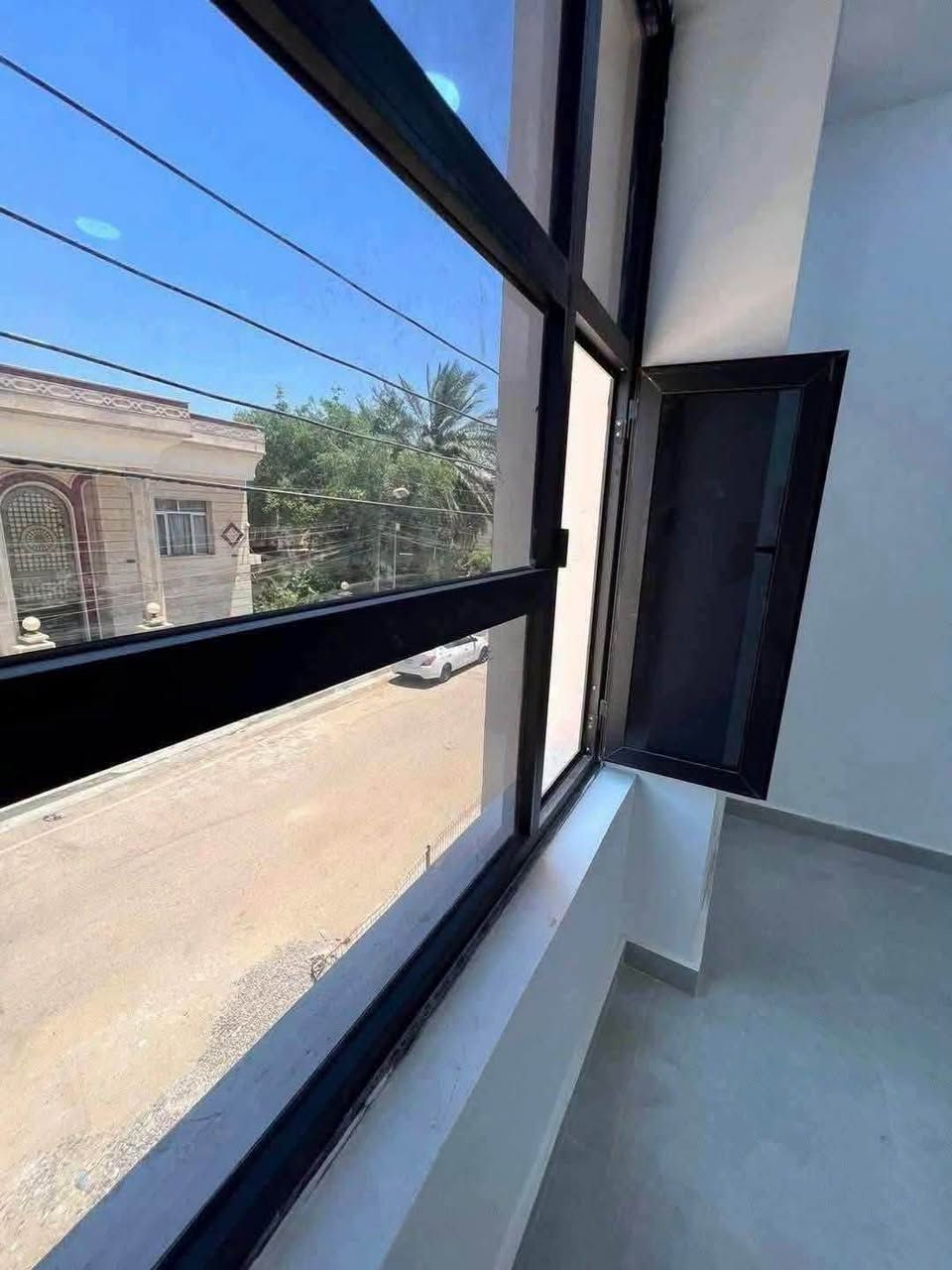 دار للبيع مساحة 65 متر 🏡
بناء حديث غير مسكون موقع مميز الضباط 📍ارقئ مناطق حي الجهاد شارع عرض 15 متر رصيف 5 متر 
يحتوي على غرف نوم 4 +صحيات 2 ارضية البيت مرمر 
السعر والاستفسار // *********** ☎️
