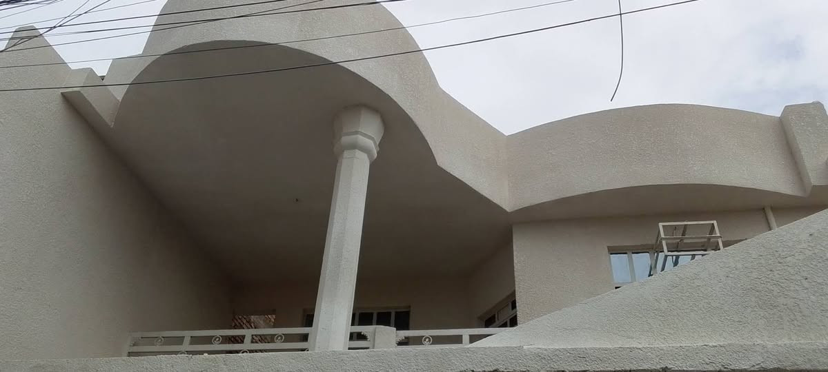 بيت ٢٠٠م • شارع ٢٠ • ٥غرف