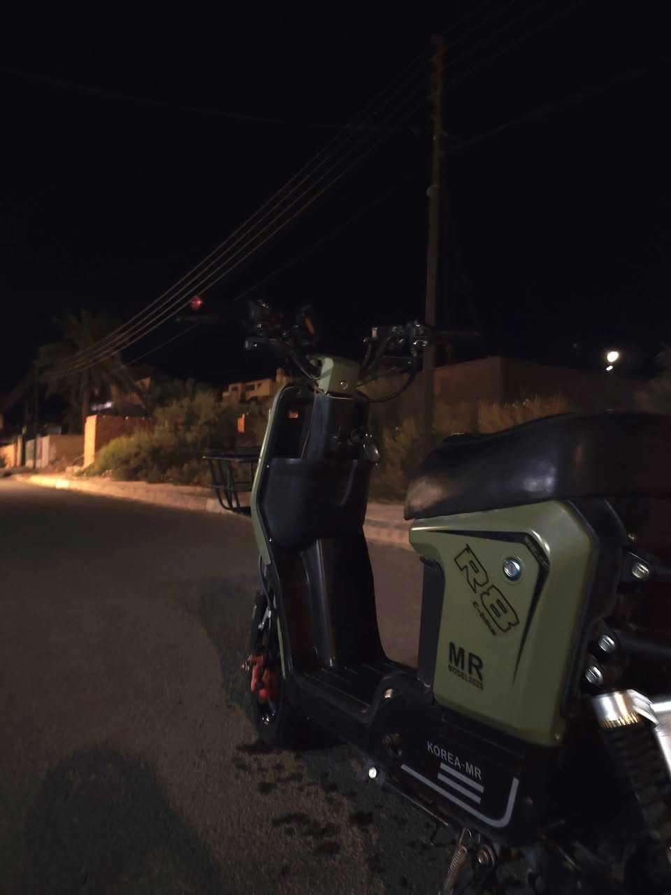 سلام عليكم دراجه شحن R8 للبيع موديل25 دراجه نضيفه كلش بطاريات ع وضع البلاد دراجه كلشي بلادي ما مبدل بيهه اي شي مكاني ديالى الخالص حي العصري " السعر 400 وبي مجال" 

للاستفسار ***********
