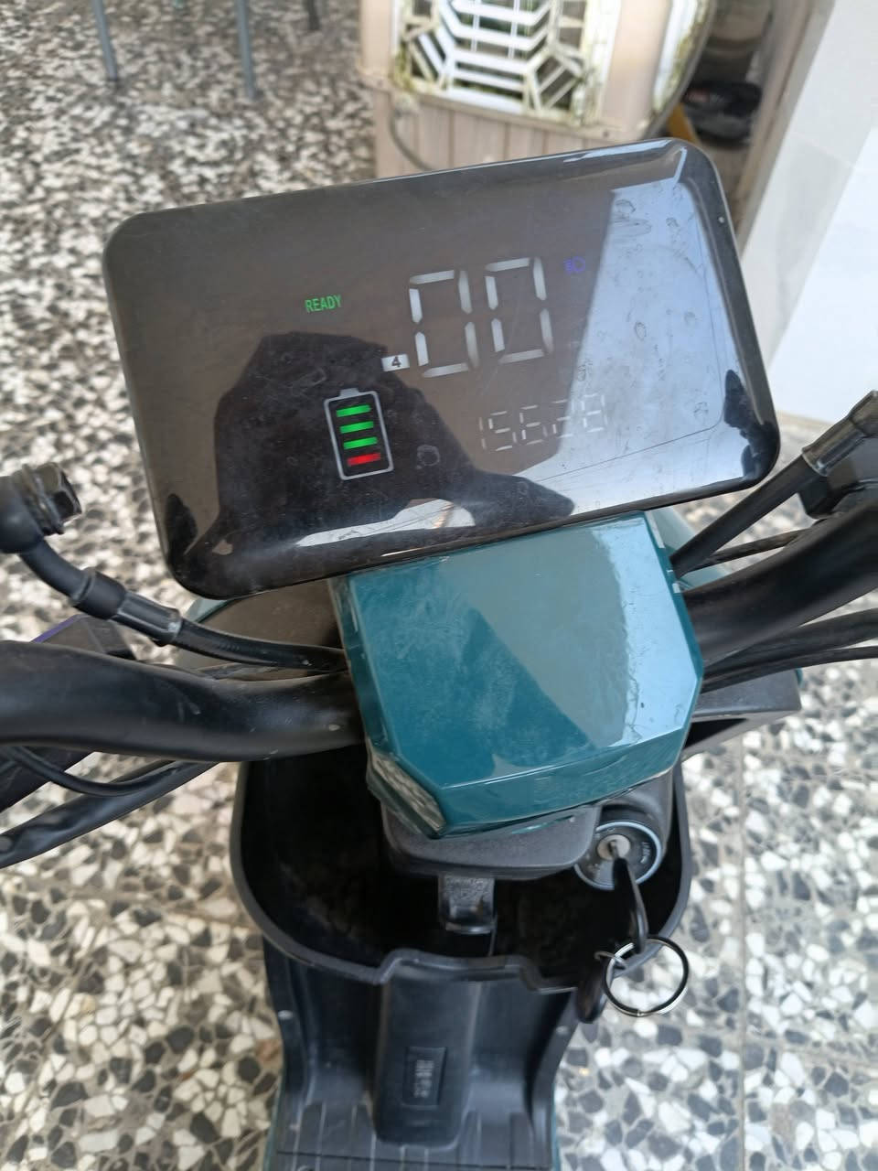 سلام عليكم دراجه شحن للبيع R9  السعر 350 وبيهه مجال العنوان واسط صويره التصال على الرقم ***********
