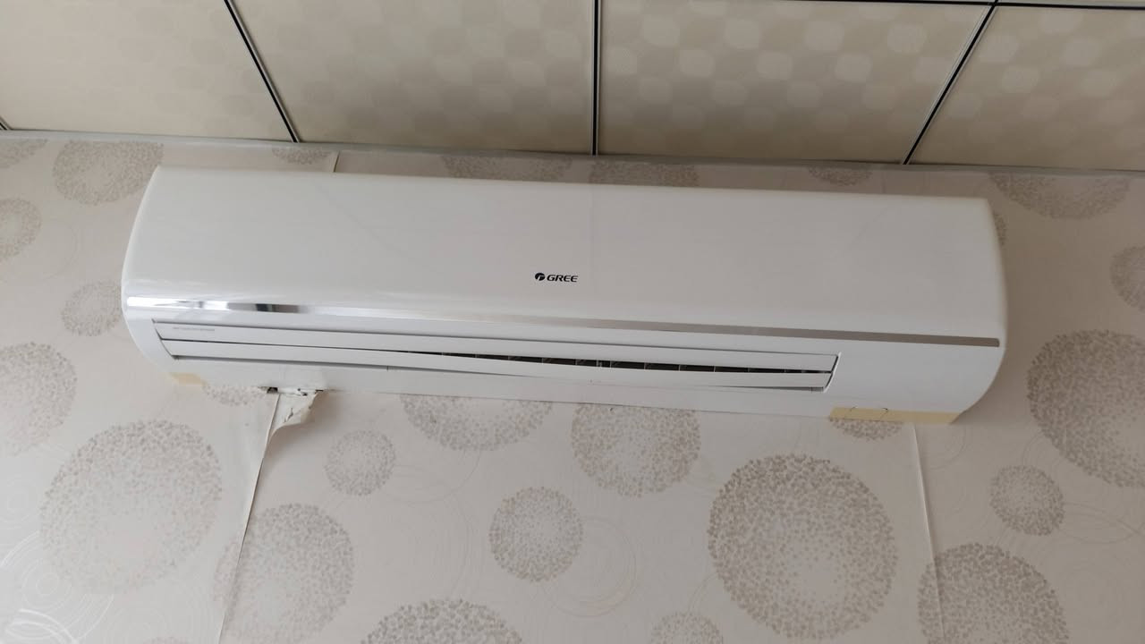 شرط شرط شغللل جديد مستخدم 6 اشهر فقط + طنين 2 ونص + موديل حديث حجم جبير + نوعيه كري + انفيرتر + تي 3 + الرقم ***********
