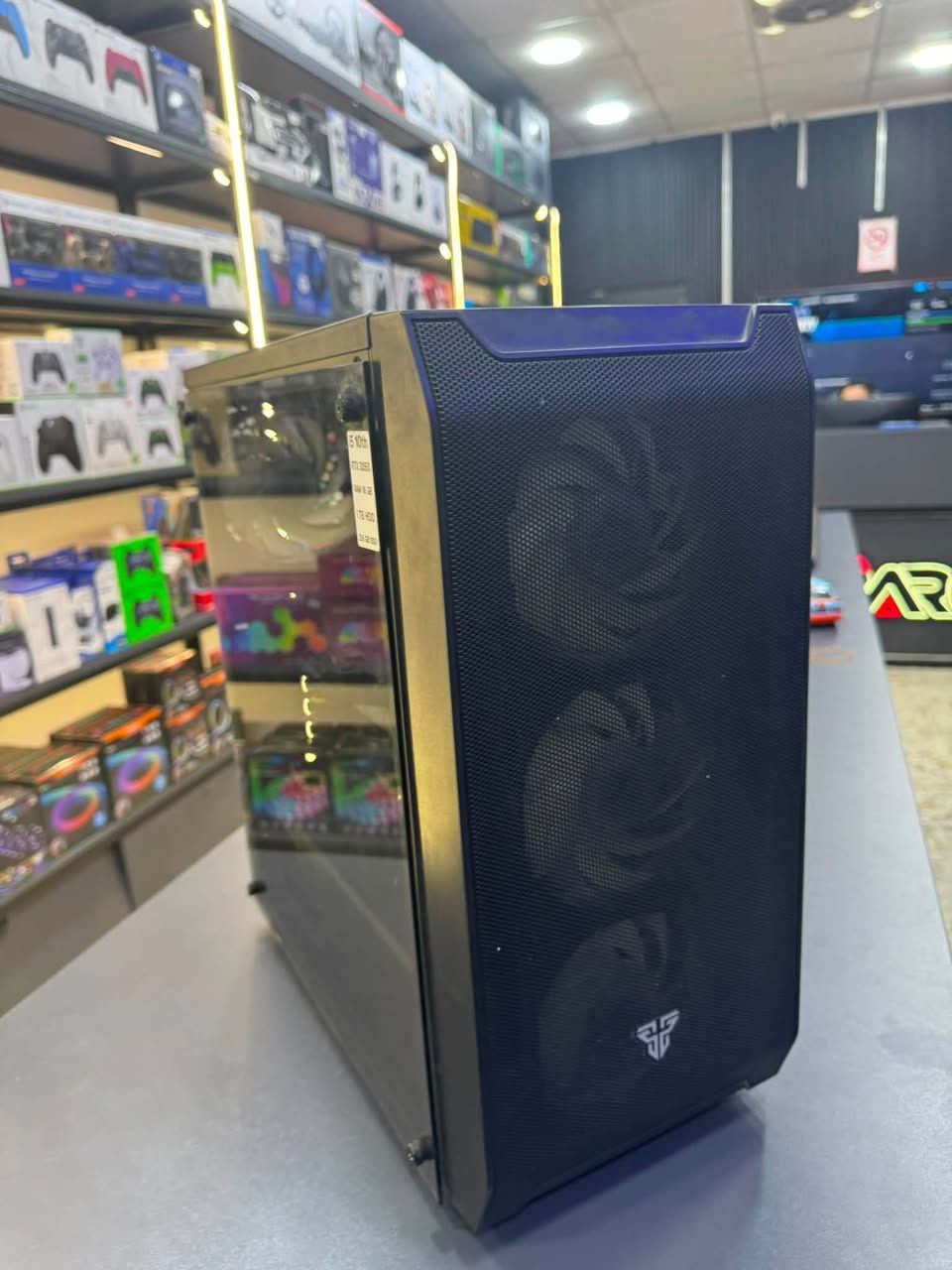 pc للبيع جديد كامل غراض + كراتين
2

CPU i7 12700k

Gpu 5060 

Mb/asrock 790 z

Ram 32/3600

Storg ١ m.2  

Power 850

Pc 2 

I5/12 
Ram 16 
HHD1
Power 700

مكاني محافظه بابل ومتوفر توصيل 

***********

نص مكتوب في الصور:
- i5 10th
- RTX 3050
- RAM 16 GB
- 1 TB HDD
- 256 GB SSD