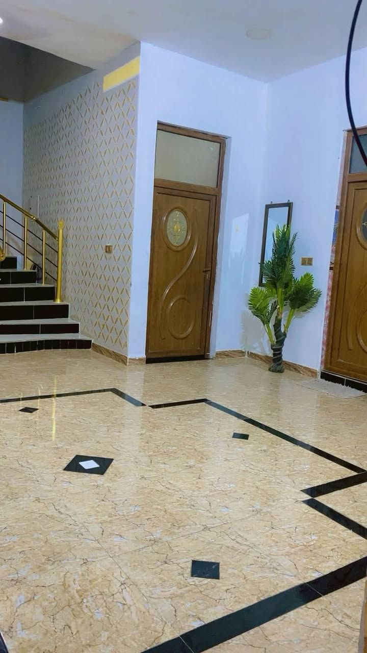 دار للبيع الموقع دور الزراعه الرابعه
البيت مساحه 225 متر طابو 25 باسم صاحب الدار 
البيت يتكون من : 
استقبال / مطبخ / صاله / غرفه عدد ثنين / مغاسل داخلي ومغاسل خارجيه / طابق ثاني فقط بيتونه وغرفه 
البناء نظيف متوفر ماء كهرباء وتبليط 
السعر 100 وبي مجال للاستفسار رقم الهاتف ***********
