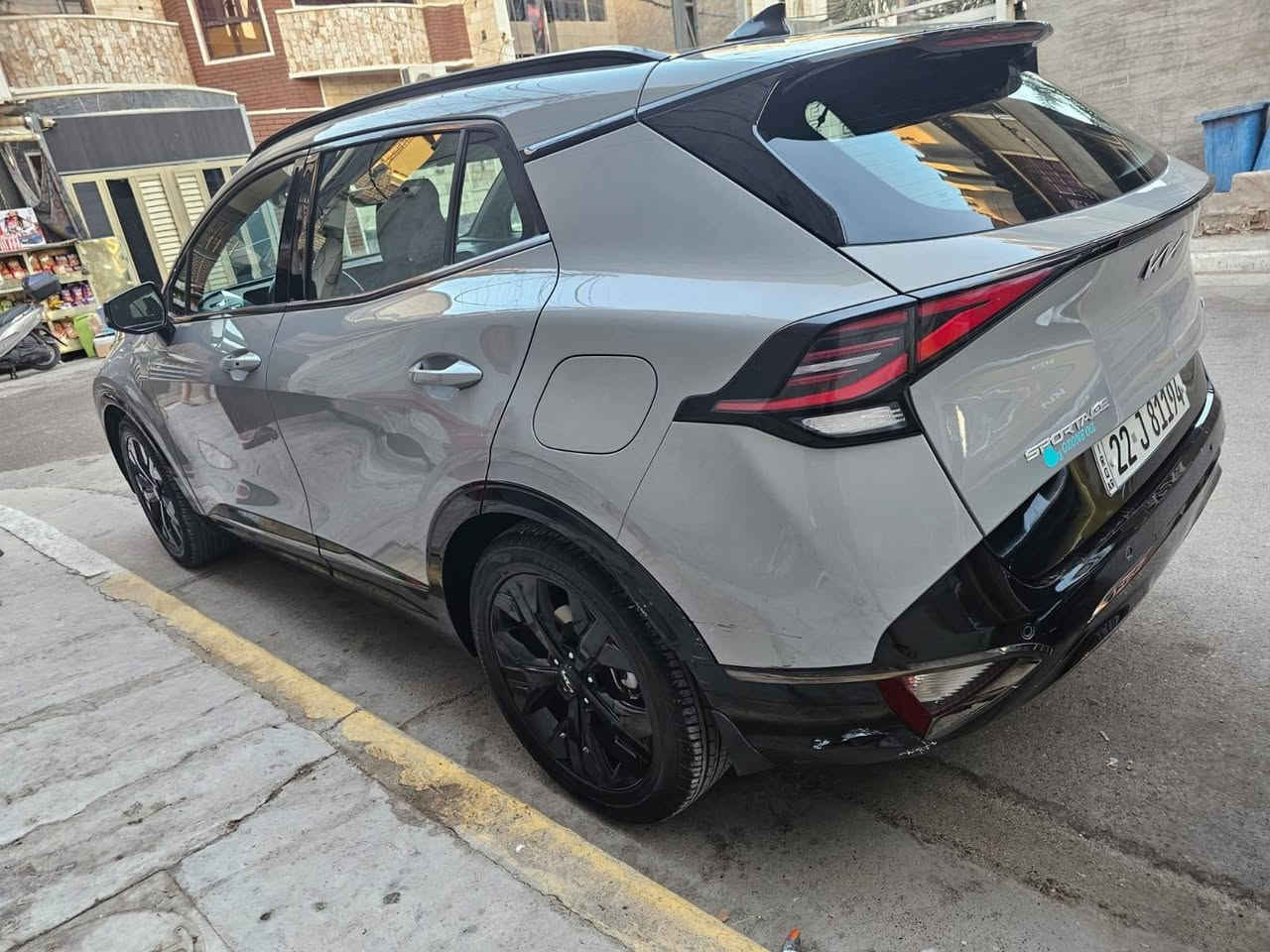 السلام عليكم 
سبورتج 24 خليجي فووول مواصفات وكالة نم حساس امامي خلفي بنوراما كشن جلد زيتوني مع تدفئة تبريد بالكشن رادار جانبي ماشية 75 الف تخم تاير جديد سيارة جاهزة ومغلفة PPF ضمان 10 سنين بيهه طخه خفيفه بالباب الخلف الصدر موضحه بالصور مكاني بغداد الغزالية السعرررر /24500 ***********
