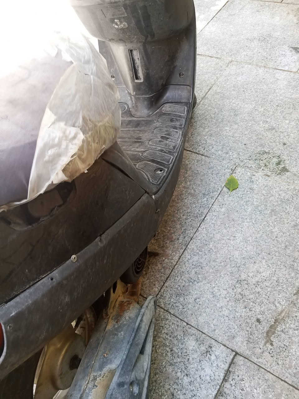 دراجه بطه عاطلة للبيع كوم حديد الشاصي مكفول السعر ٧٥ وبيهه مجال قليل كربلاء حي الفارس ***********
