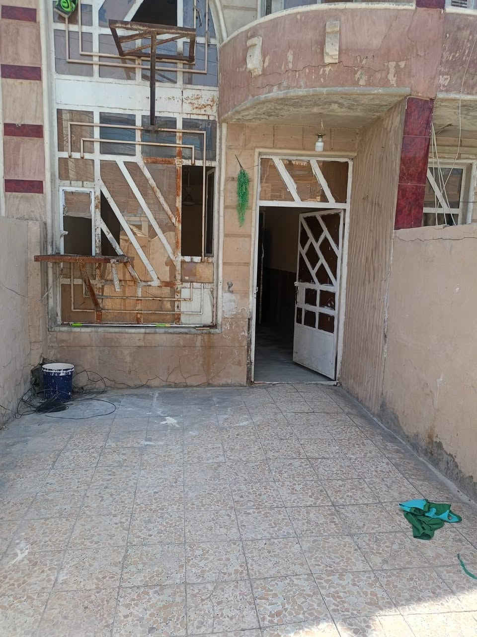 للبيع مشتمل الشعب حي تجار قرب مدرسة عدن البنات 
م٨٥
٣نوم وصاله 
الاستفسار إتصال مكتب العهد العقار 
***********
***********

