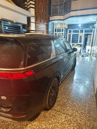 كيا كرنفال  2024  اربيل  ماشيه  40,000 km  الون اسود فول مواصفات vip  ...