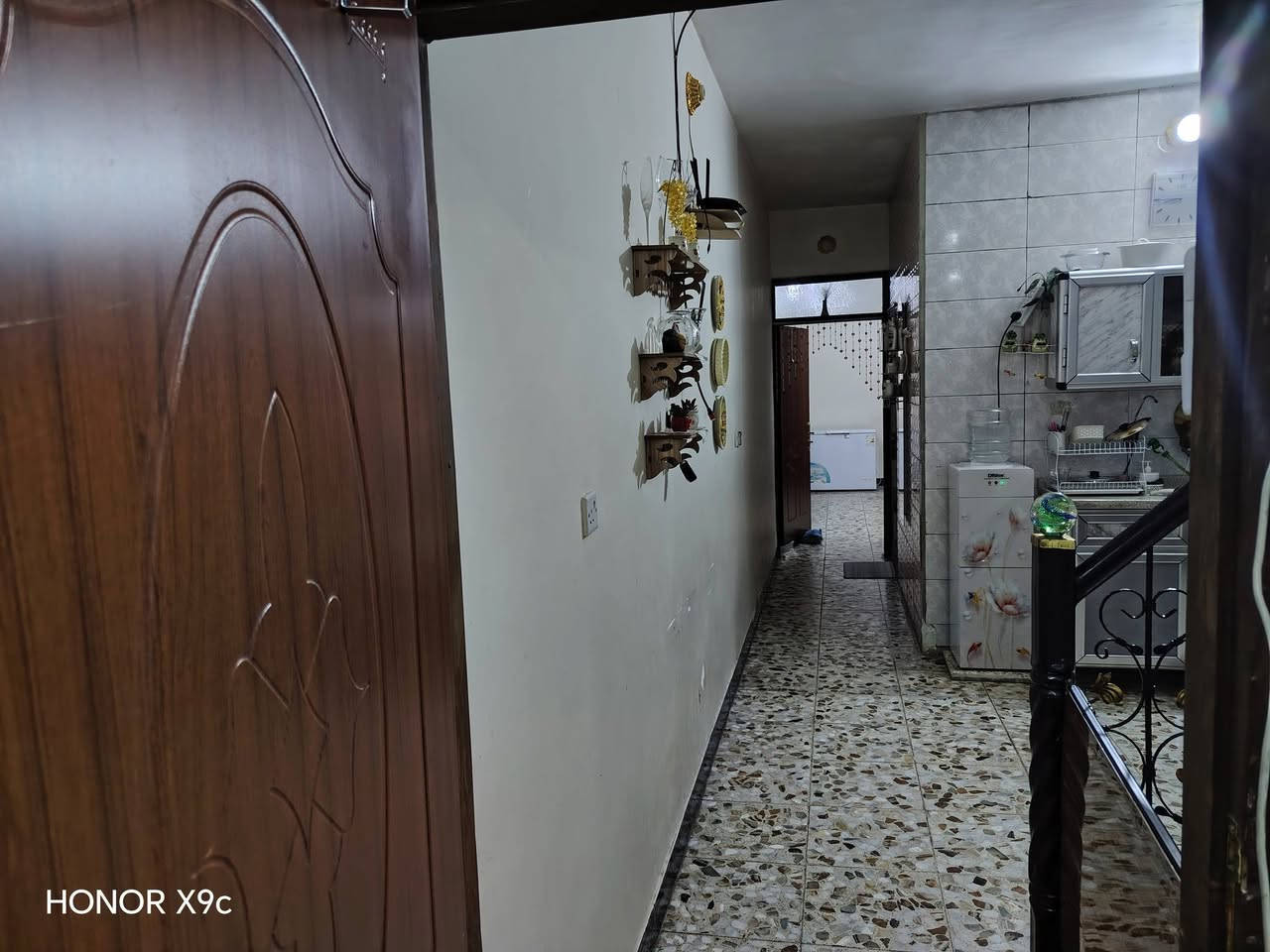 السلام عليكم دار للبيع الزعفرانية بستان علاي نهاية شارع المعهد ١٠٠ متر بناء جديد أستقبال وصاله مطبخ حار وبارد  وغرفة نوم ٥_٥ صحيات داخليه وخارجيه شارع تبليط حديث ماء كهرباء للأستفسار صاحب الدار ابوكرار
***********
