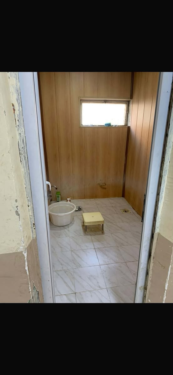 📍 الموقع: أوباره – قريب من ساحة الطوبة

🏠 للبيع: بيت ركن مميز
▪️ المساحة: 350 متر
▪️ نوع الأرض: كاع (دور حكومي)

🔹 التفاصيل:
• استقبال
• غرفتين نوم
• هول
• كليدور
• مطبخ
• حمامات وصحيات
• حوش كبير

🛍️ مميزات إضافية:
• محل تجاري ضمن البيت
• قطعة أرض خلفية بمساحة 100 متر
(مُنشأ لها أساس وجاهزة للبناء – تابعة للبيت)

💥 موقع ممتاز – يصلح للسكن والاستثمار

السعر 45 و بي مجال

📞 للتواصل: ***********
