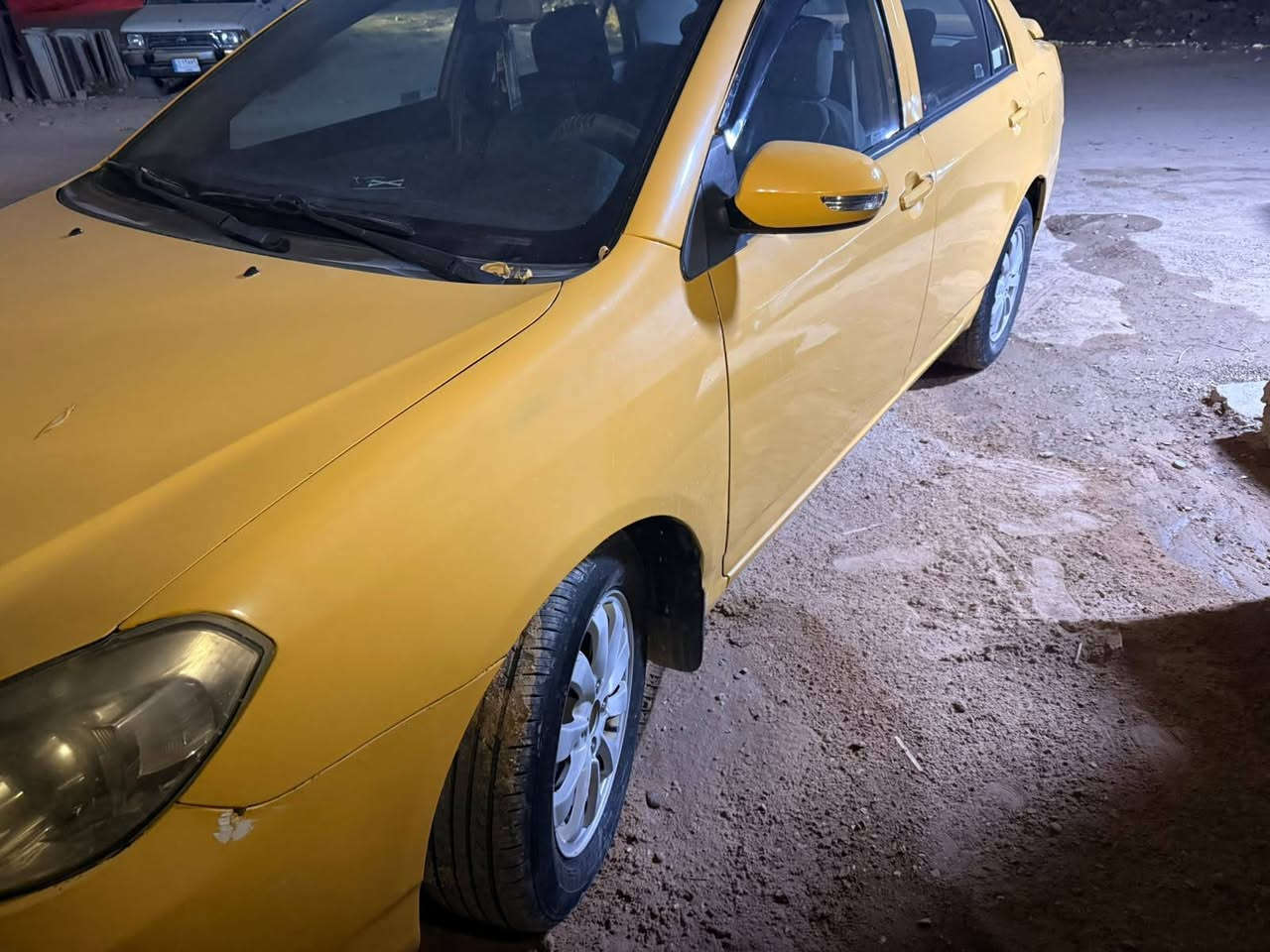 السلام عليكم BYD للبيع مديل 2013 سيارة جاهزة مكينة وكير خير من الله تبريد ثلج صدر امامي خلفي جديد تخم تاير جديد سيارة كل نقص مابيهة  هيئة وخرامات مصفرة السعر 54 وبيهة مجال قليل مكاني بغداد الحسينية  للستفسار ***********
