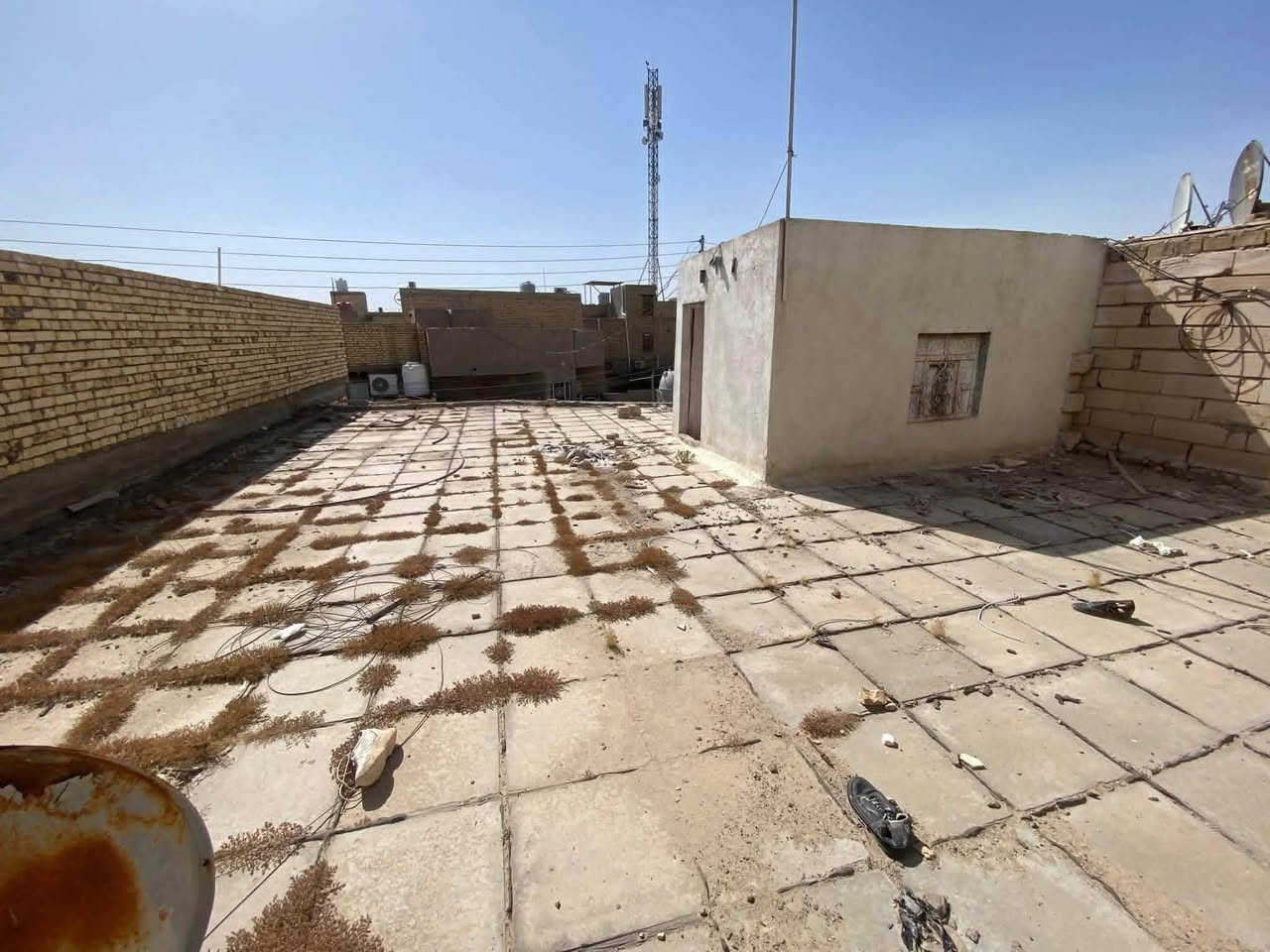 سلام عليكم بيت البيع المكان
المهدينه شارع مدرسة مالك ابن نويره 
مساحه 180
غرفتين وستقبال وصاله ومطبخ ومنور 
وصحيات 
السعر كلش مناسب 
الستفسار الاتصال عله رقم 
***********
