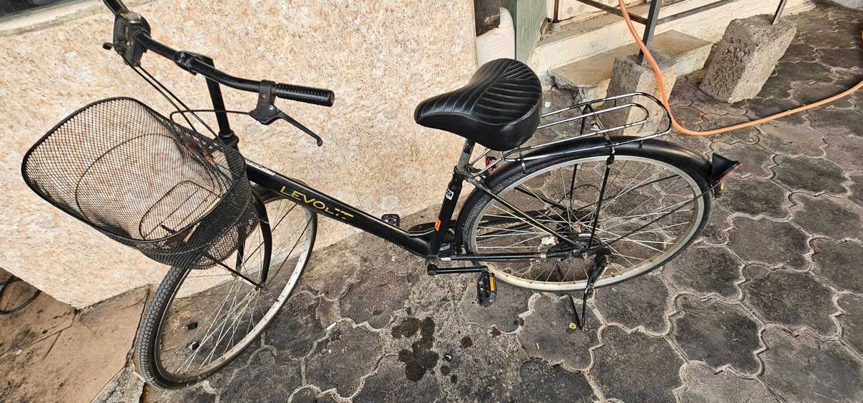 باسكل للبيع سعره ٩٠وبيها مجال اي استفسار اتصال ع رقم وبيها واتساب ***********
