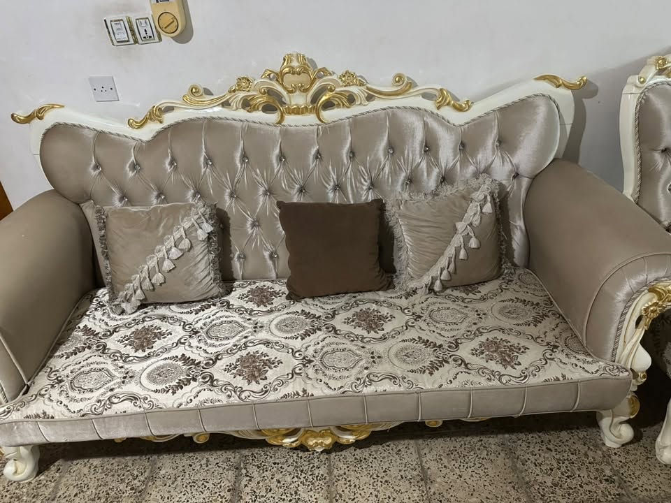 صوفا • نظيفة ١٠٠٪ • مع توصيل