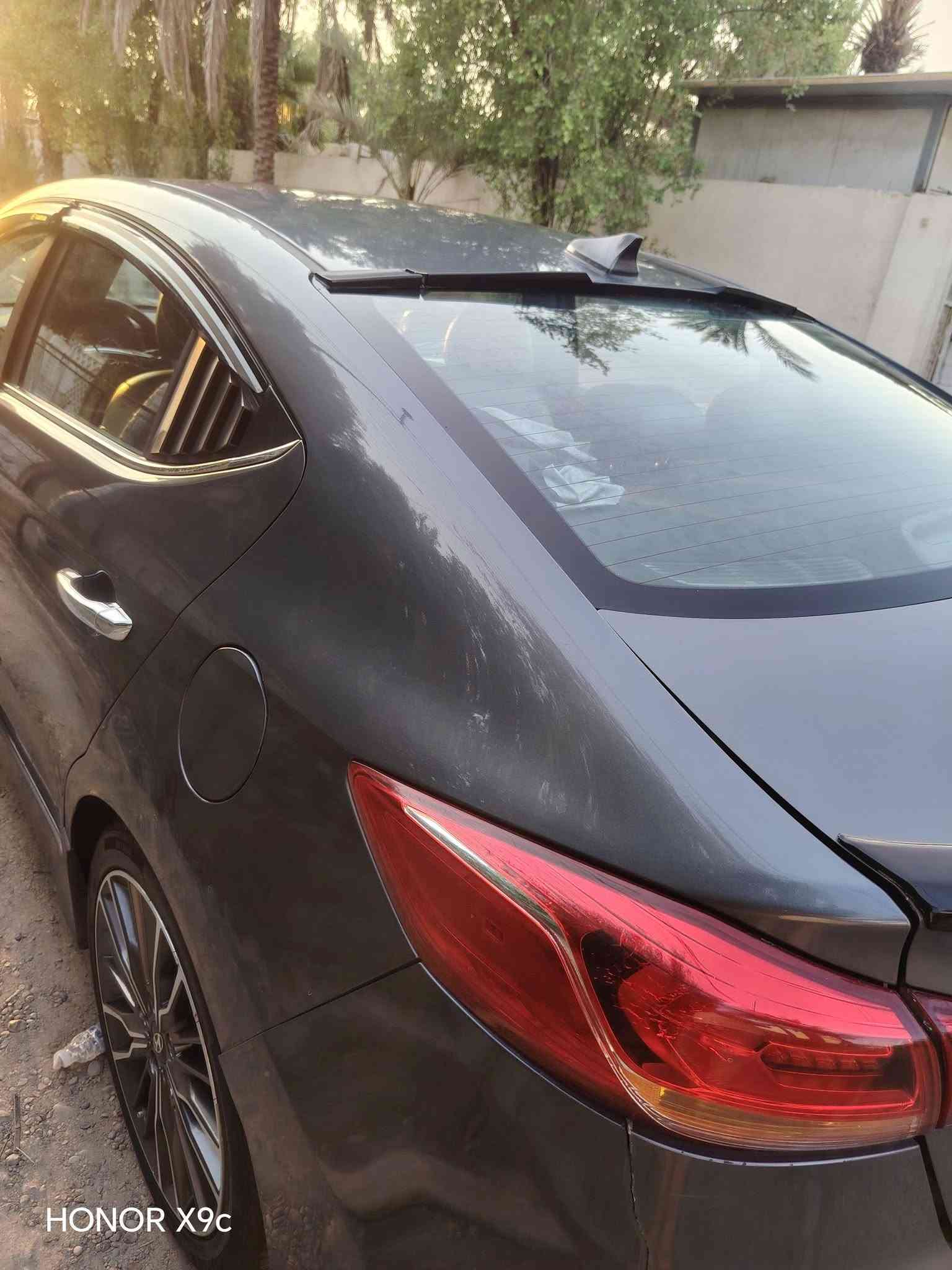السلام عليكم للبيع بدون مراوس النترا موديل ١٨ سبورت فول مواصفات واحد على واحد مختنكه  وارد حادثه بنيد فقط بدون دواخل ابد وشرط الفحص بغداد بسمي السعر 118  مكان بغداد الإسكان ***********

نص مكتوب في الصور:
- HONOR X9c