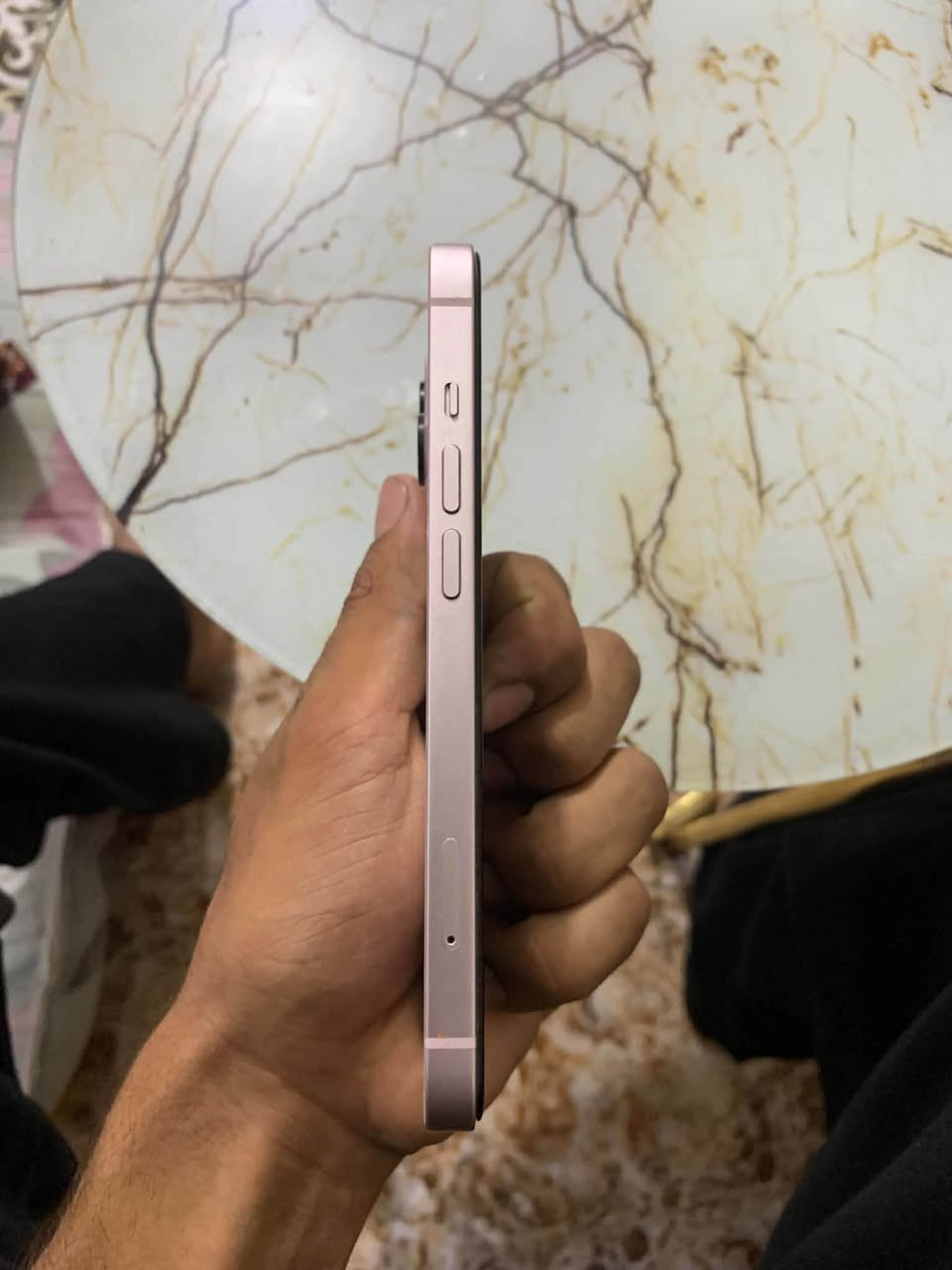 سلام عليكم شباب ايفون ١٣ عادي للبيع ذاكره 128 بطاريه 77 جهاز وتر بروف ما مفتوح ولا واصل تصليح نضافه تلفون 100/100 سعره 450 وبي مجال بسيط تواصل خاص او 
*********** 
متواجد واتساب
