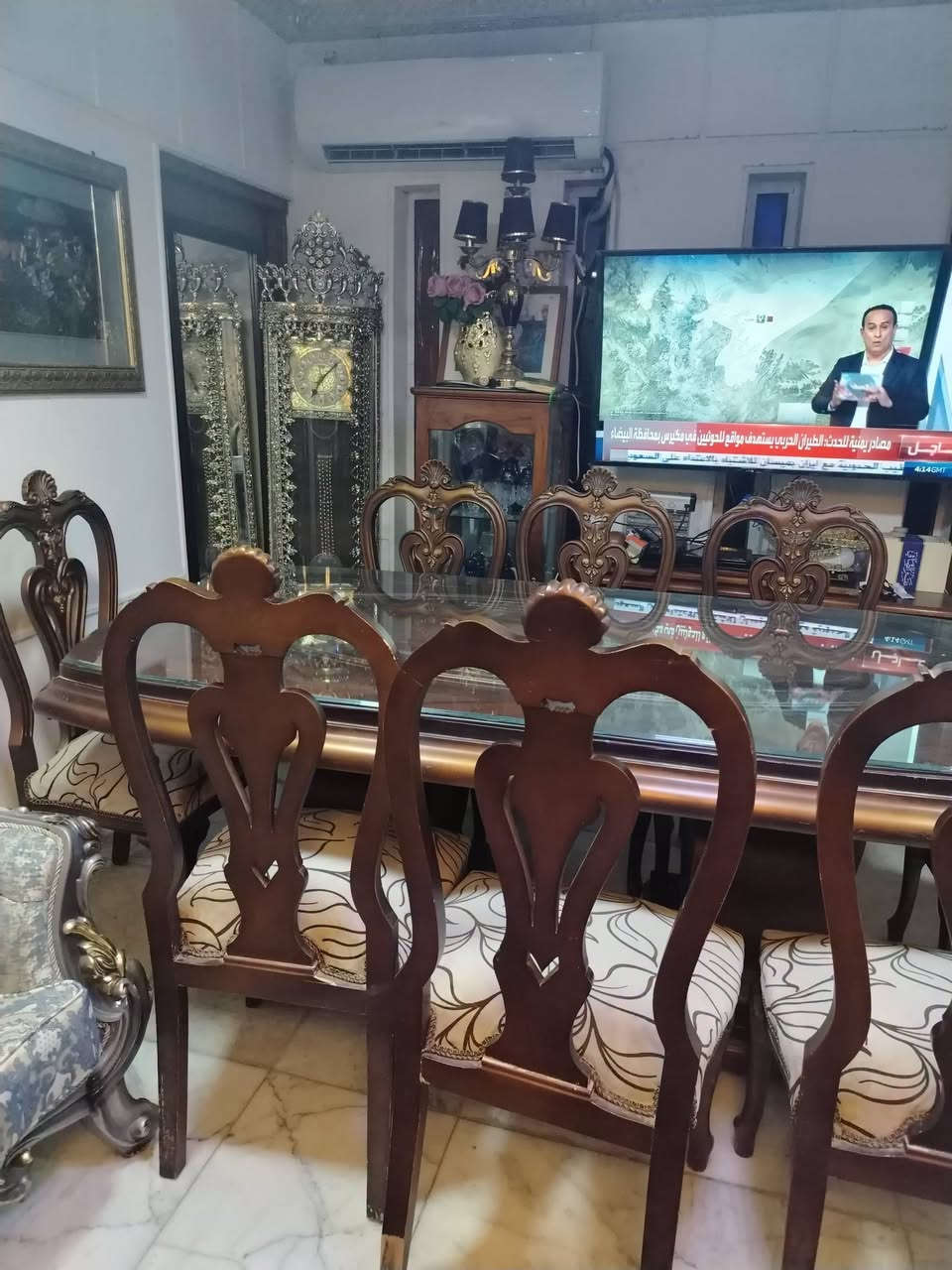 ميز طعام زان فخم مصري ٨ كراسي *********** البنوك اللهم صلي وسلم على نبينا محمد وعلى آله وصحبه أجمعين
