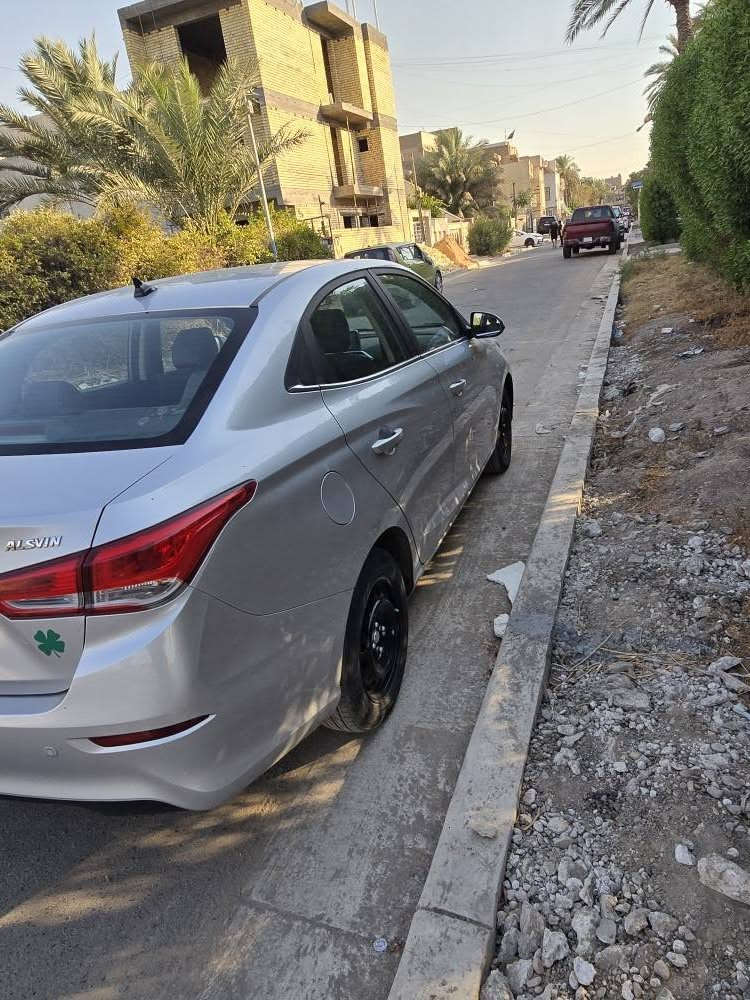 السلام عليكم
سيارة شانجان السفن l7 2025 للبيع
1-حساسات خلفية
2- فتحة سقف
3-ABS
4-تبريد
5-تدفئة
6-شاشة
7-بلوتوث
8-كامرة خلفية
9-إنارة ليد  كشاف ضباب 
10-ماشية 28 الف
11- ملاحظة/ سيارة بدون صبغ فقط تعديل بالجاملغ الايسر  وشخوط بسيطة  
                                       -12 رقم بغداد باسمي 
كير محرك  تبريد مكفول 
سعر 92  ورقة وبيها مجال اتصل وتدلل 
للاتصال و استفسار *********** 
مكاني بغداد شارع فلسطين بغداد, العراق
